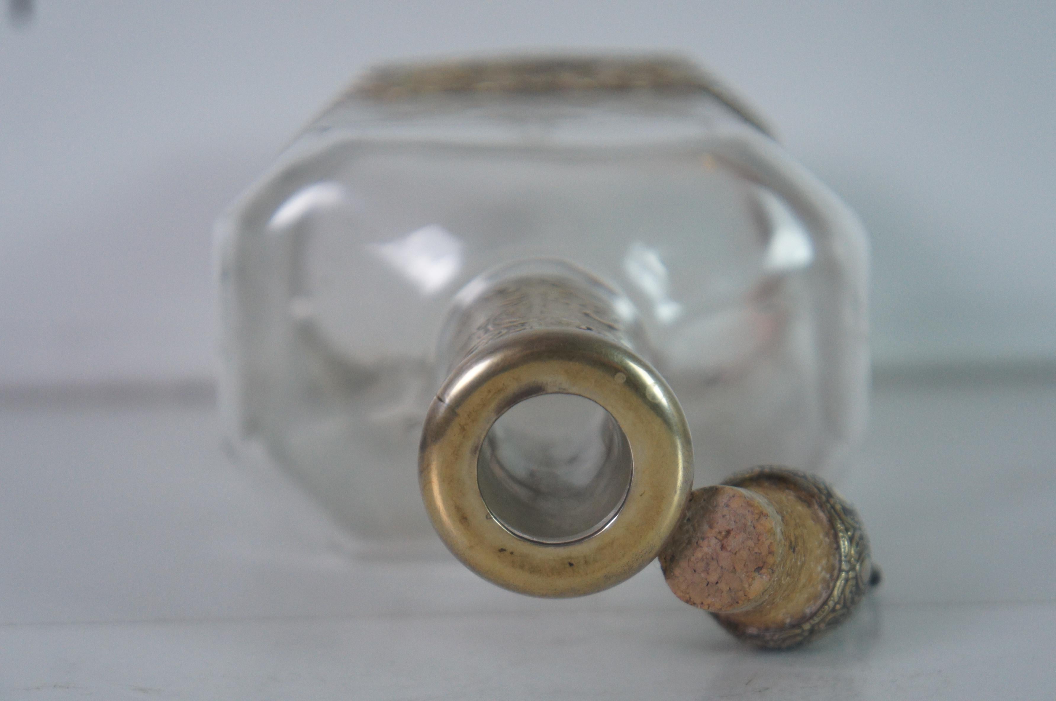 XIXe siècle Antique 19me sicle allemand Figural Hanau Silver Overlay Decanter Bottle en vente