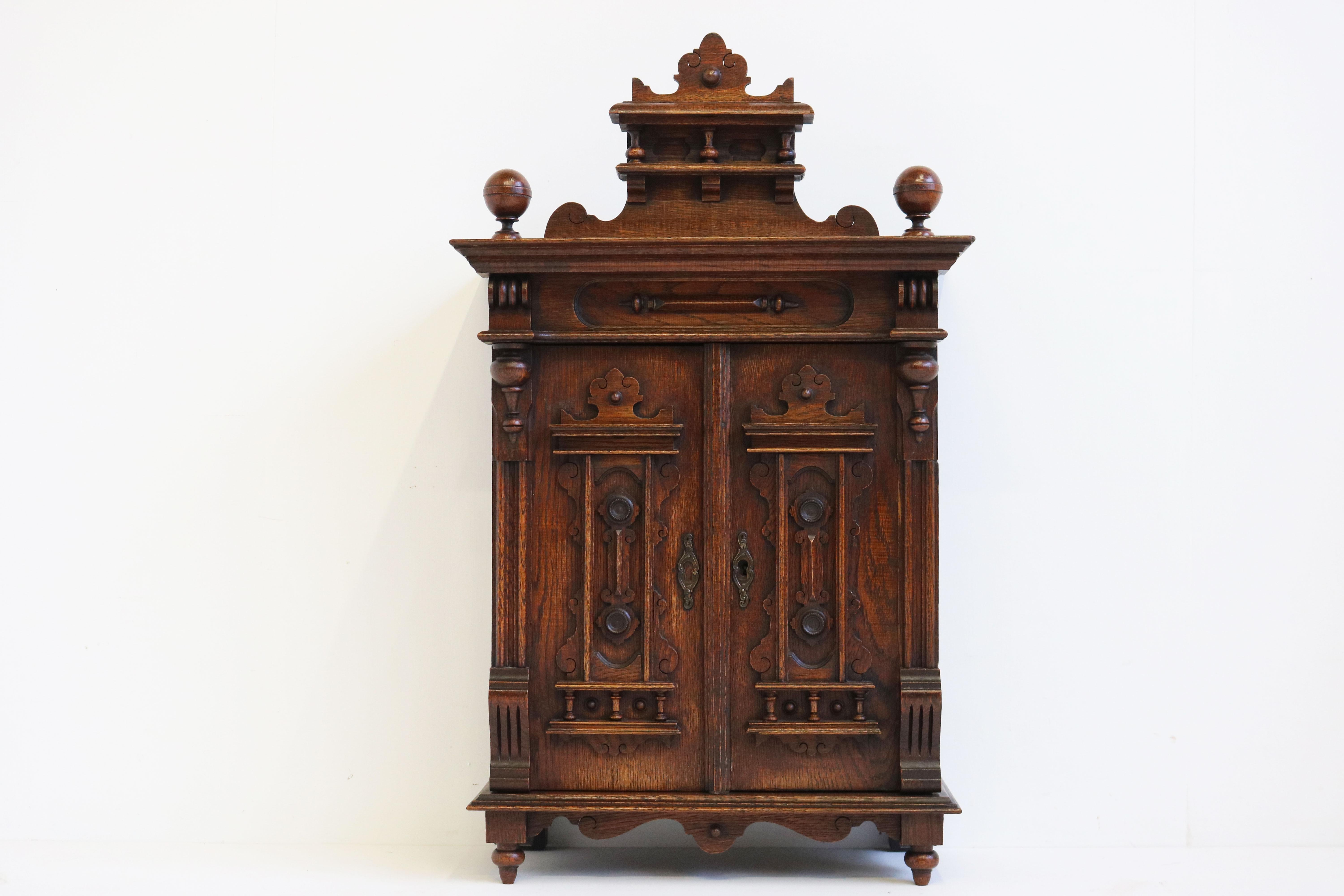Antique 19th Century German Grunderzeit Wall Cabinet / Small Cabinet Carved Oak For Sale 1