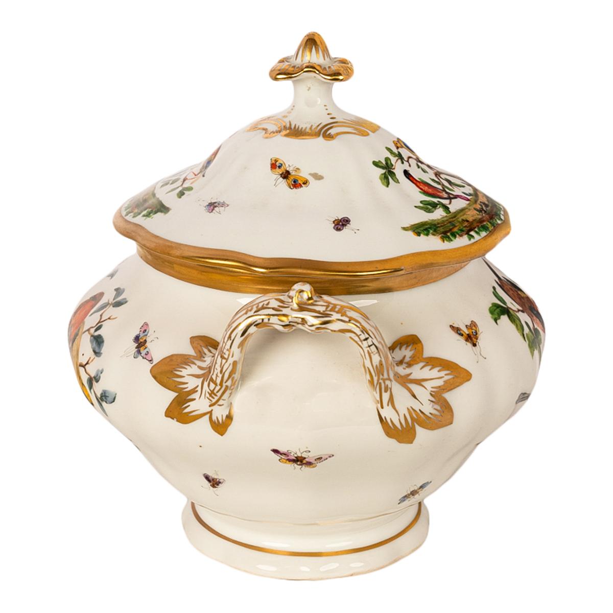 Antik 19. Jahrhundert Deutsch KPM Porcelain Deckelschüssel Terrine Vögel Schmetterlinge (Belle Époque) im Angebot