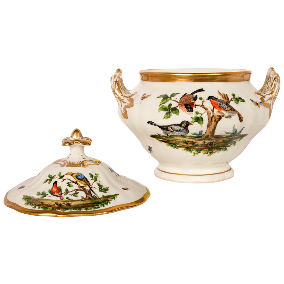 Doré Antiquité 19ème siècle allemande KPM Porcelain Lidded Bowl Tureen Birds Butterflies en vente