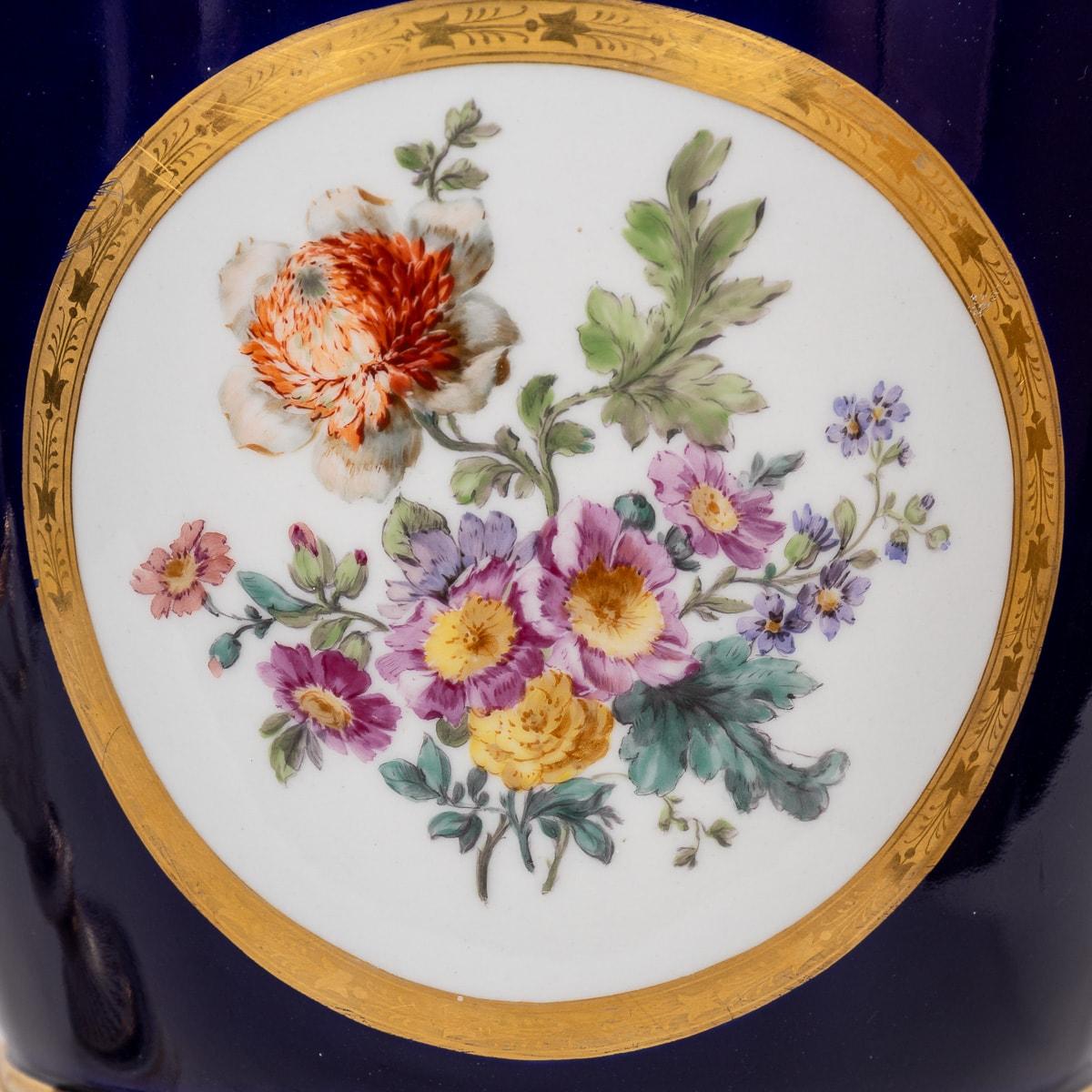 Antike deutsche KPM Porcelain Vasen mit zwei Henkeln und Deckeln aus dem 19. Jahrhundert, um 1890 im Angebot 6