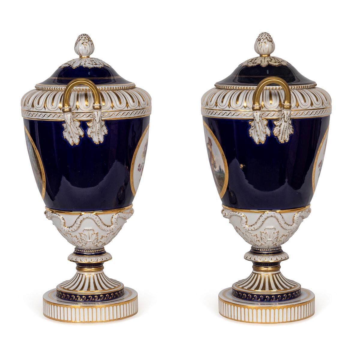 Autre Antiquités, vases et couvercles à deux anses en porcelaine KPM allemande du 19e siècle, c.1890 en vente