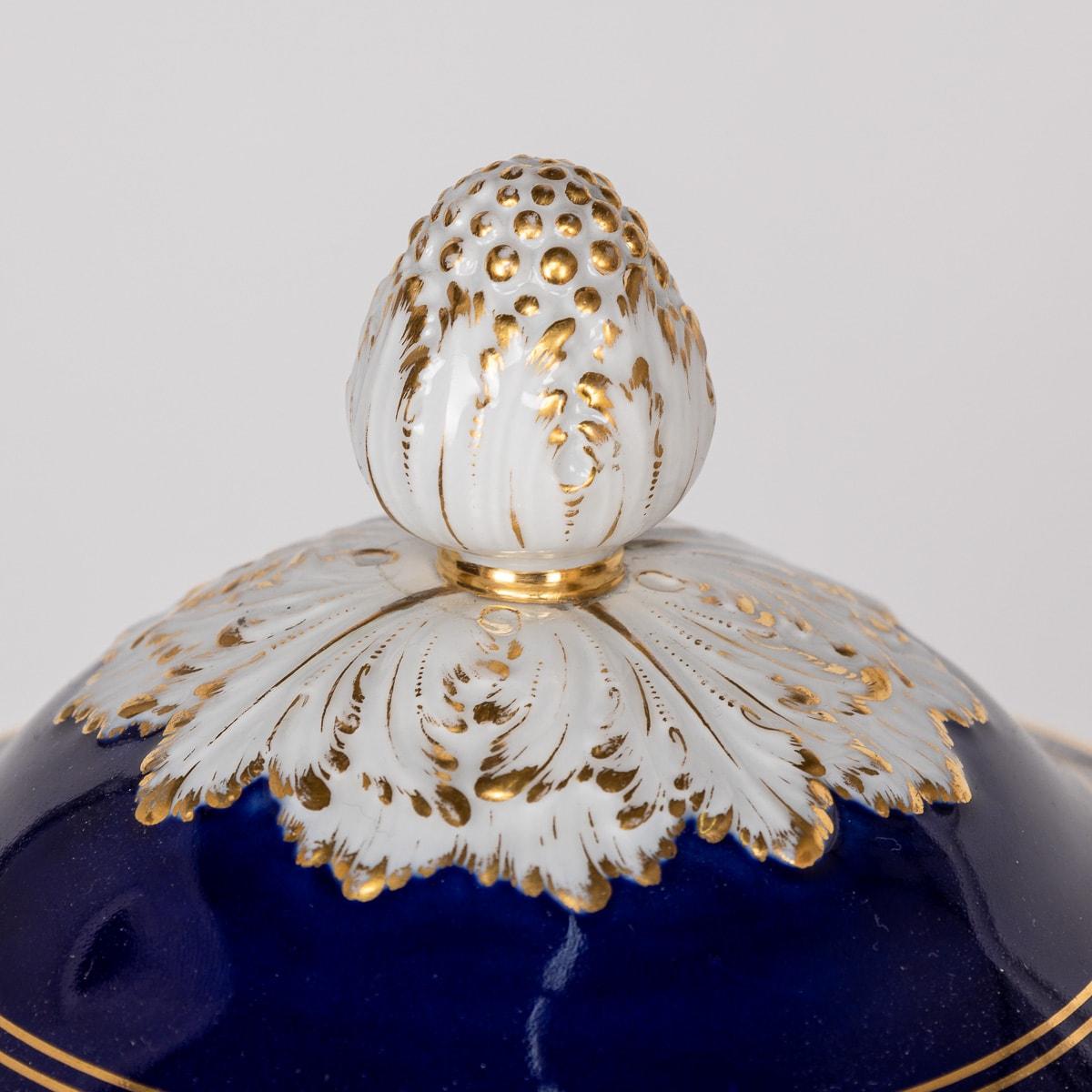 Antiquités, vases et couvercles à deux anses en porcelaine KPM allemande du 19e siècle, c.1890 en vente 2