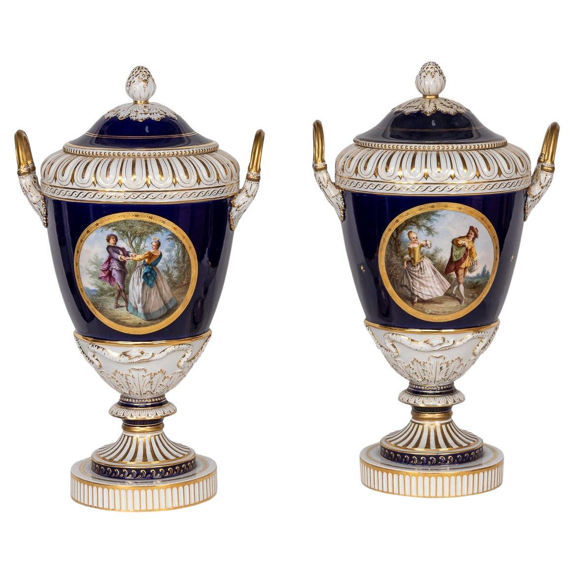 Antike deutsche KPM Porcelain Vasen mit zwei Henkeln und Deckeln aus dem 19. Jahrhundert, um 1890 im Angebot