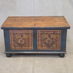 Coffre à couvertures ancien du XIXe siècle, d'origine allemande ou autrichienne, en pin peint en bleu