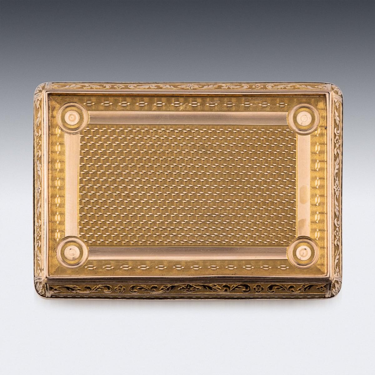 Allemand Tabatière allemande ancienne du 19ème siècle en or 18 carats à trois couleurs, Hanau vers1820 en vente