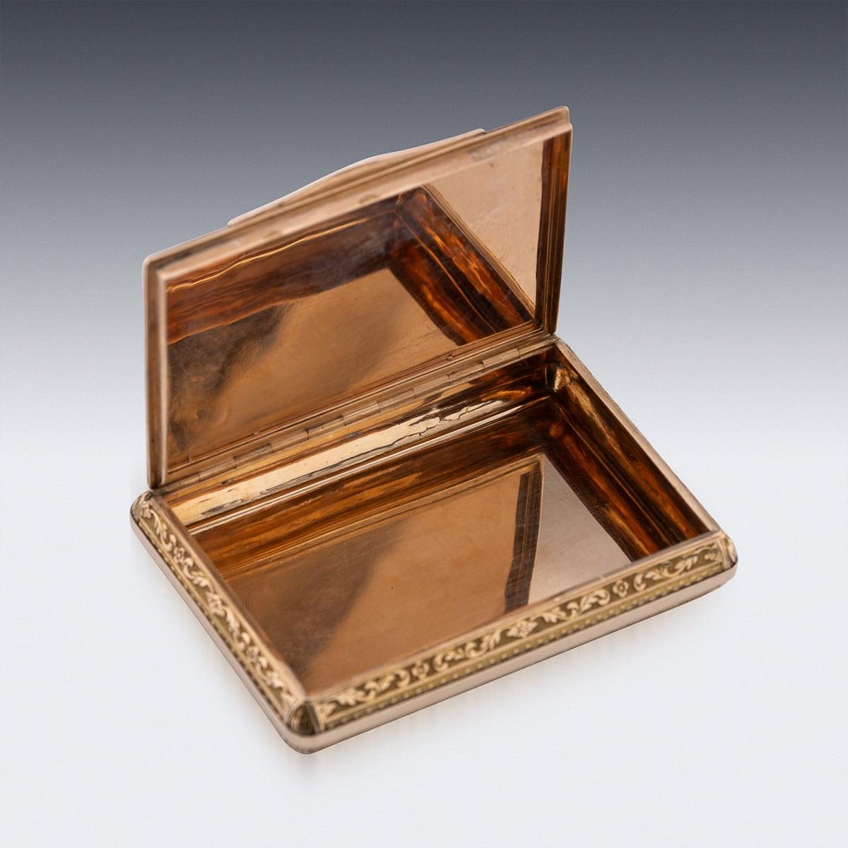 Tabatière allemande ancienne du 19ème siècle en or 18 carats à trois couleurs, Hanau vers1820 Bon état - En vente à Royal Tunbridge Wells, Kent