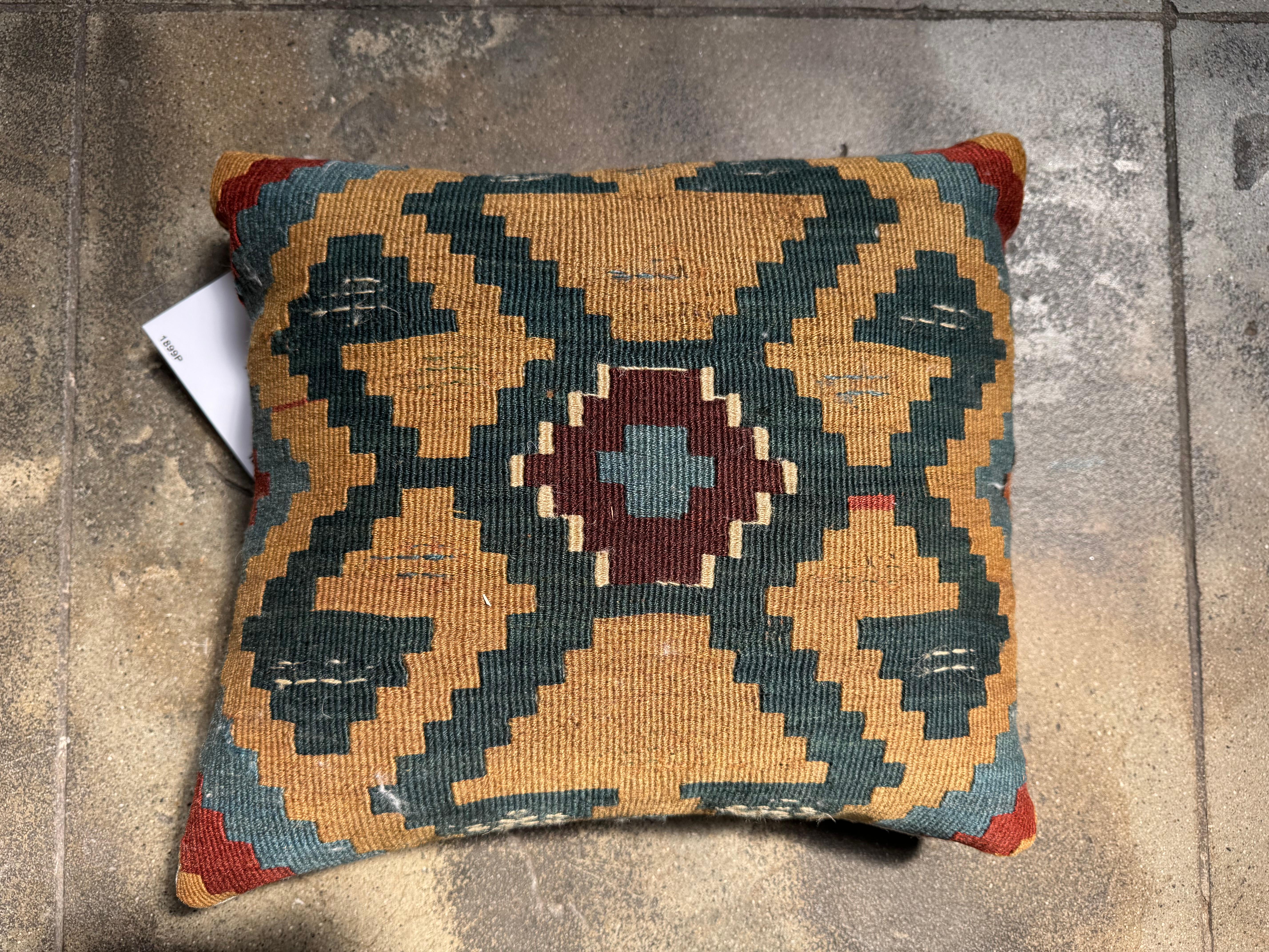 Antico cuscino Kilim Ghashghai del 19° secolo, tessuto a mano con lana tribale, 11 