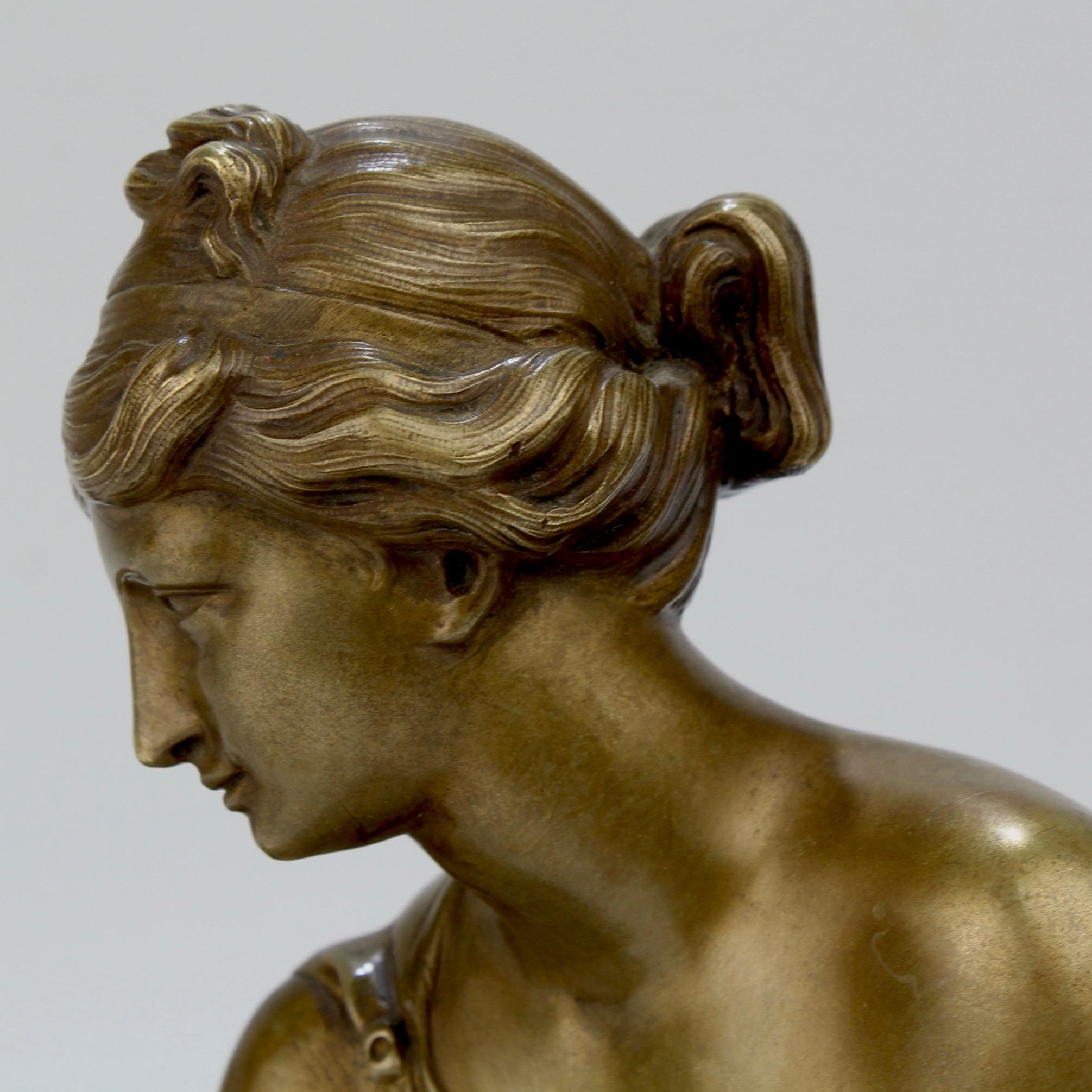 Bronze doré français ancien du 19ème siècle représentant Vénus et Cupidon d'après Carrier-Belleuse en vente 5