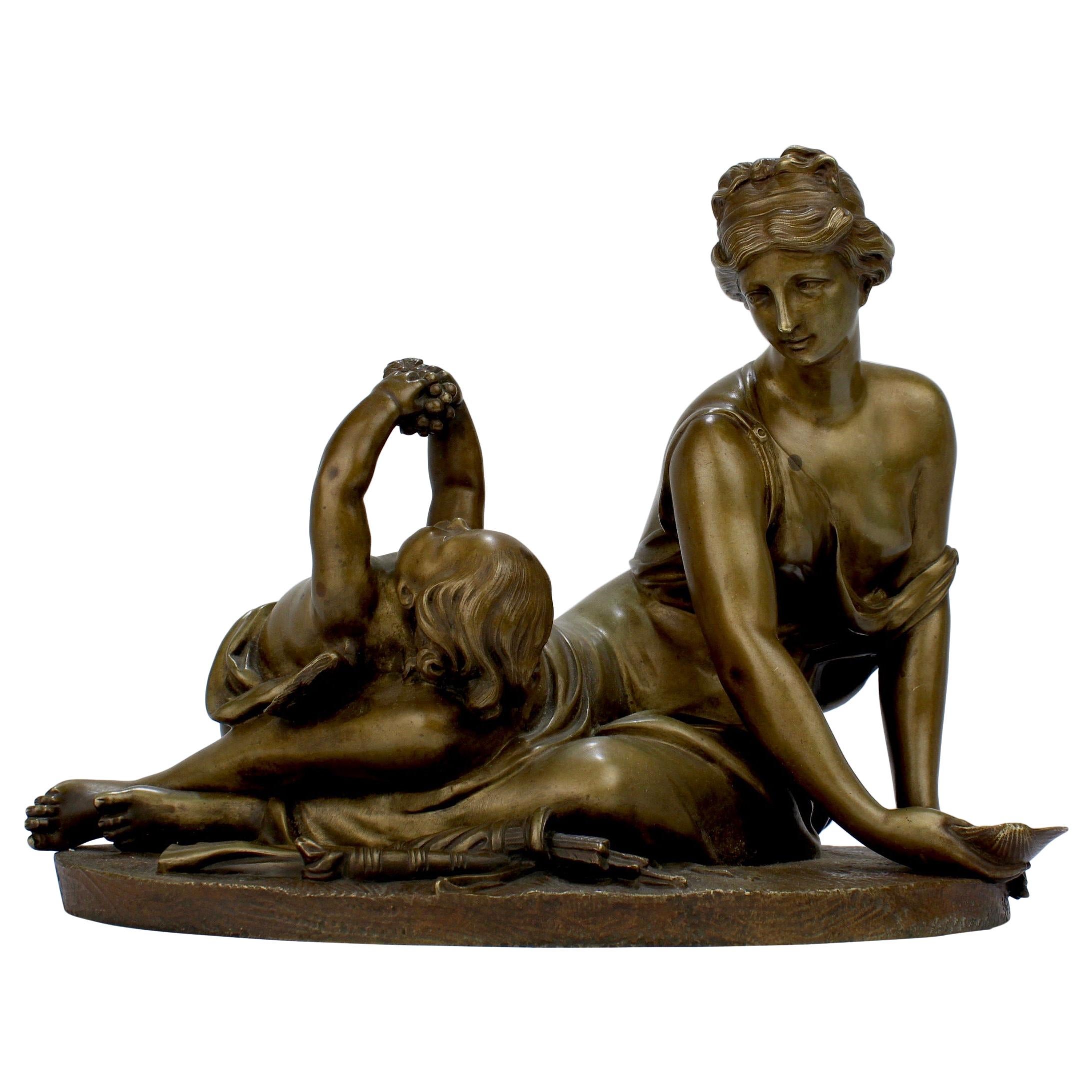 Bronze doré français ancien du 19ème siècle représentant Vénus et Cupidon d'après Carrier-Belleuse en vente