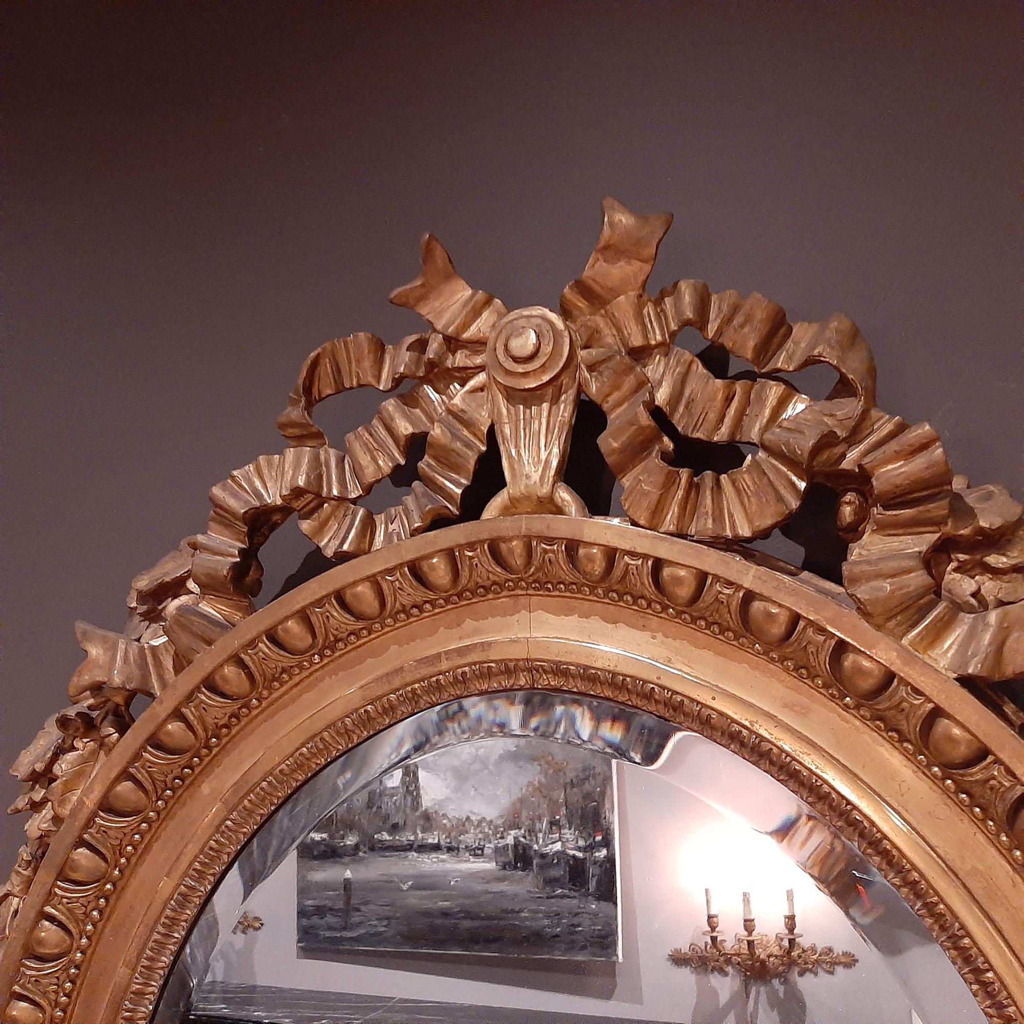 Louis XIV Miroir ovale doré ancien du 19ème siècle dans le style de Louis XVI en vente