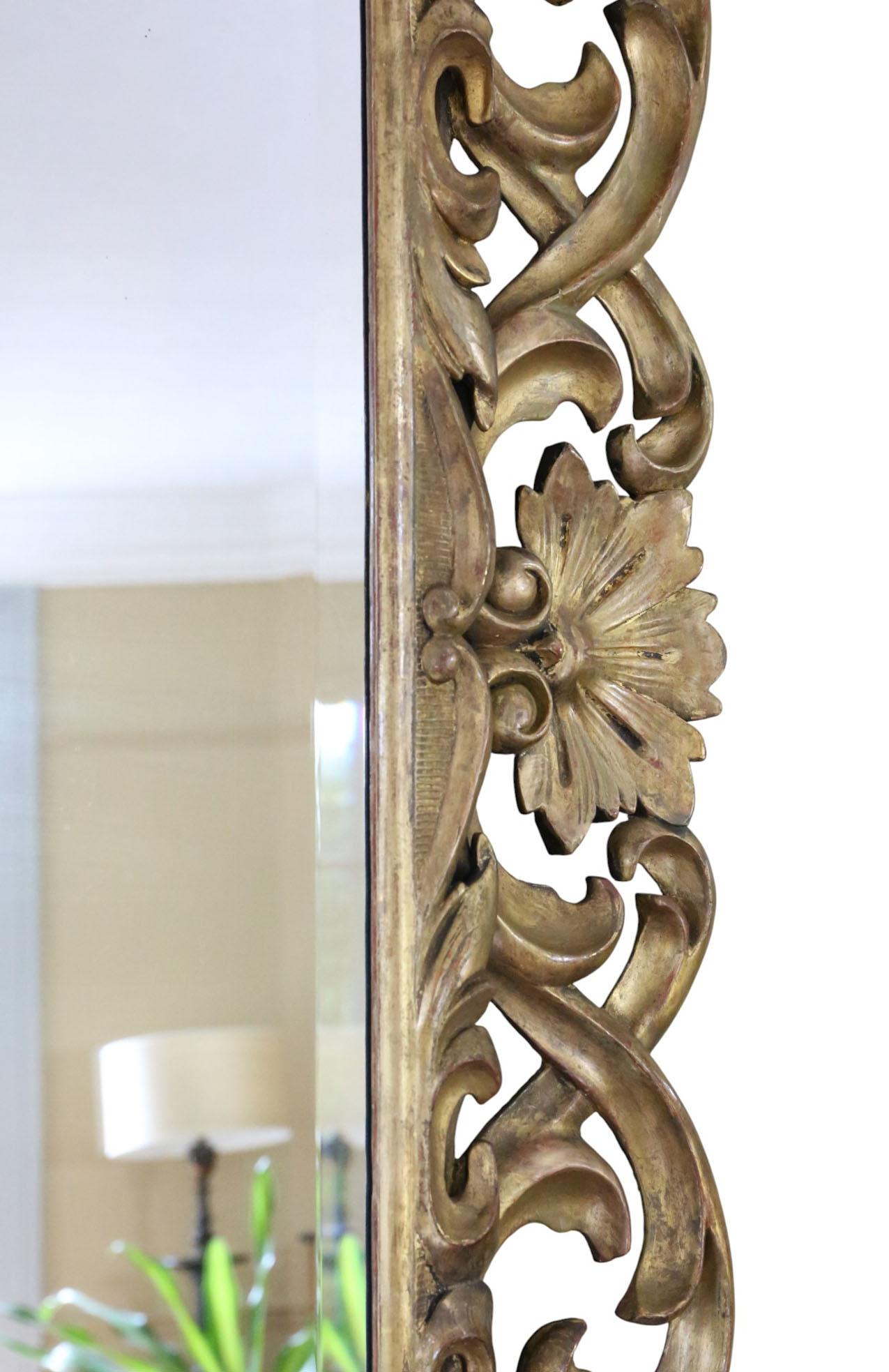 Verre Antique Miroir à trumeau Florentine en bois doré du 19ème siècle - Cadre orné en vente