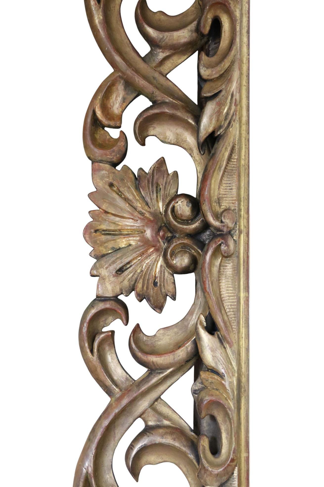 Antique Miroir à trumeau Florentine en bois doré du 19ème siècle - Cadre orné en vente 1
