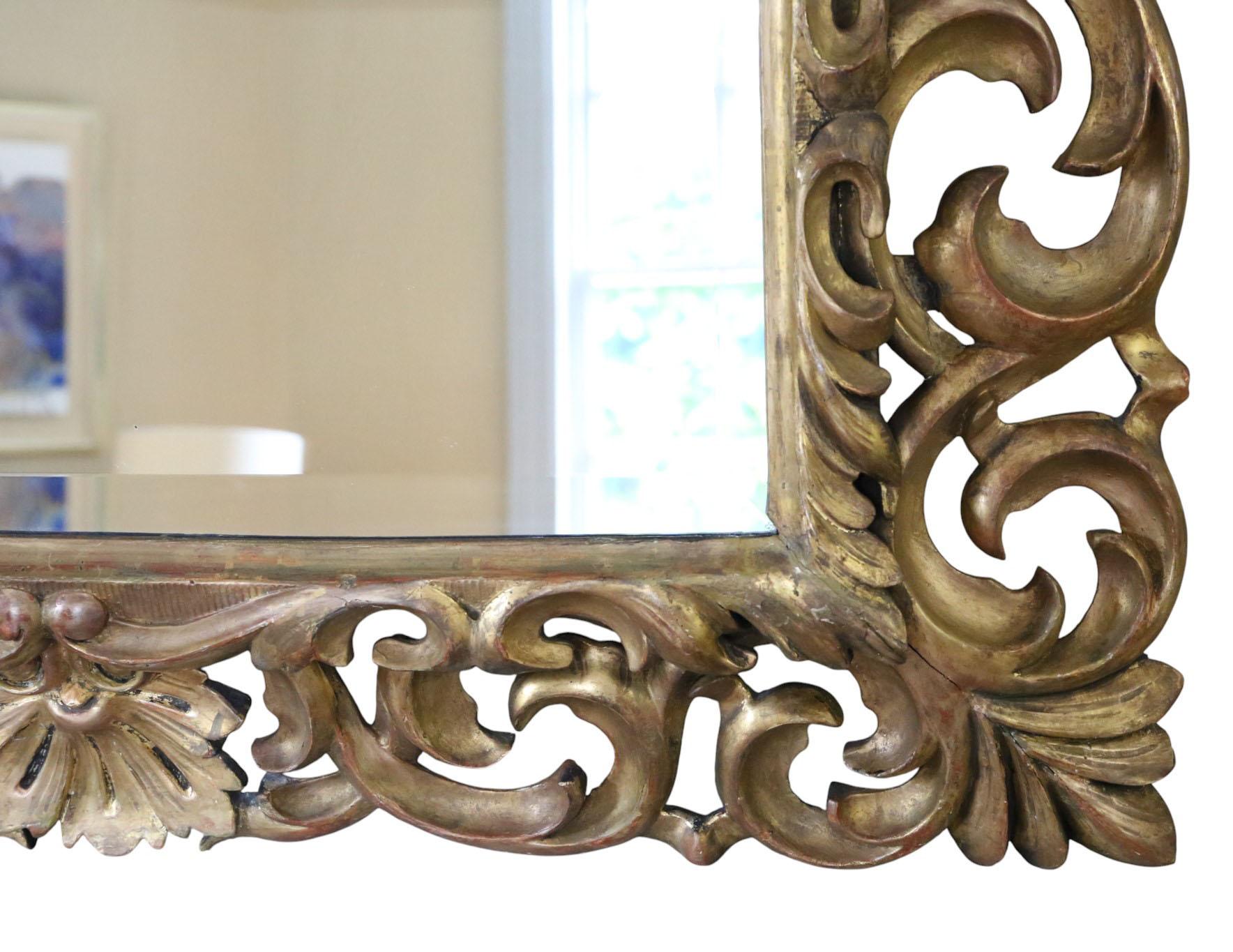 Antique Miroir à trumeau Florentine en bois doré du 19ème siècle - Cadre orné en vente 3