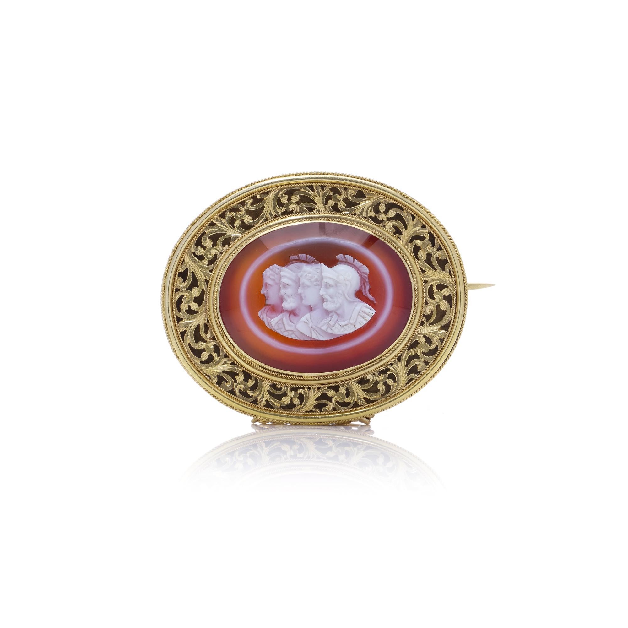Victorian Antique 19th century gold and carved banded agate cameo brooch For Sale