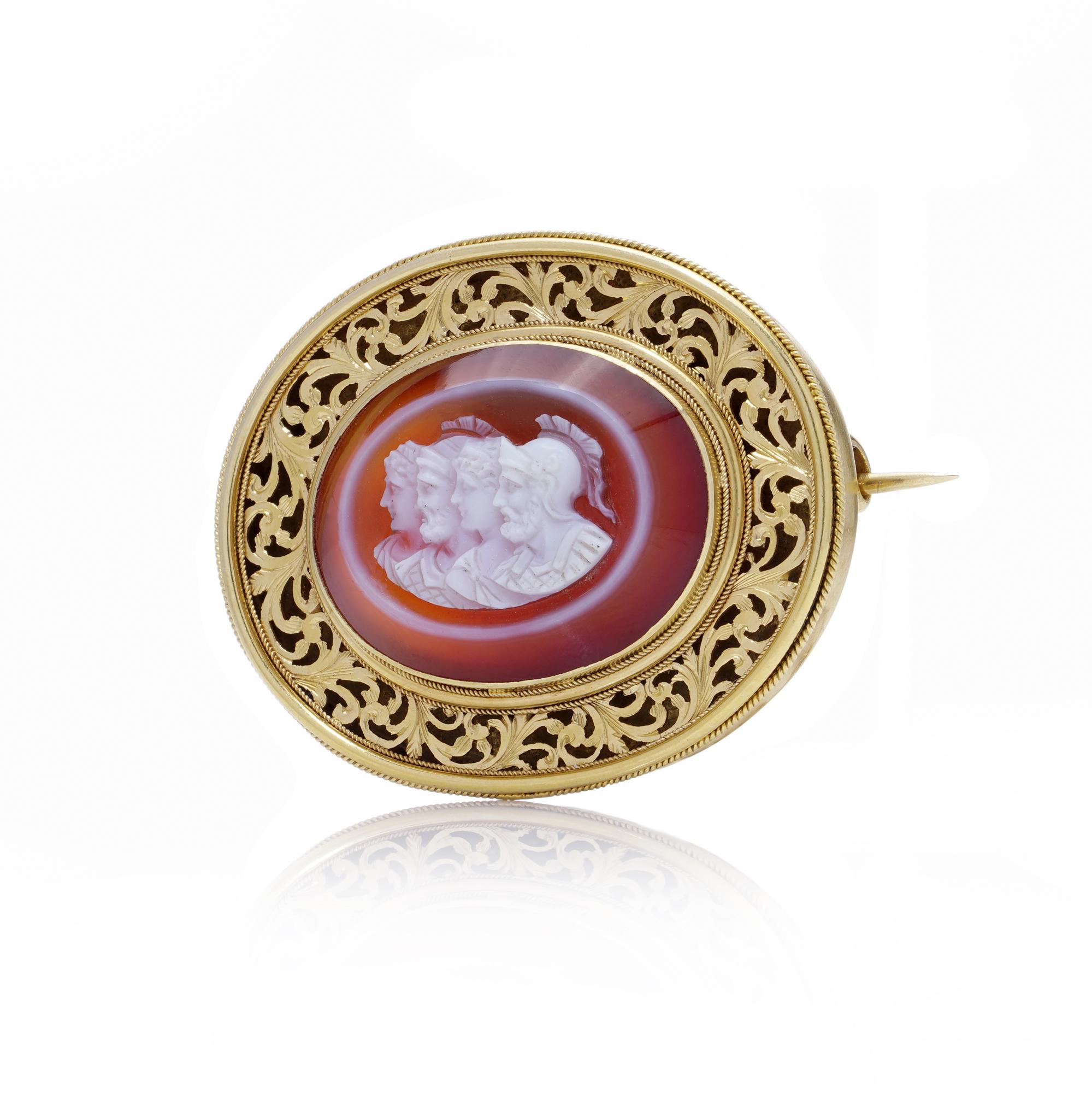 Women's or Men's Antique 19th century gold and carved banded agate cameo brooch For Sale