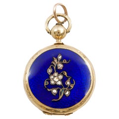 Pendentif médaillon ancien en émail doré guilloché du 19e siècle avec diamants taillés en rose