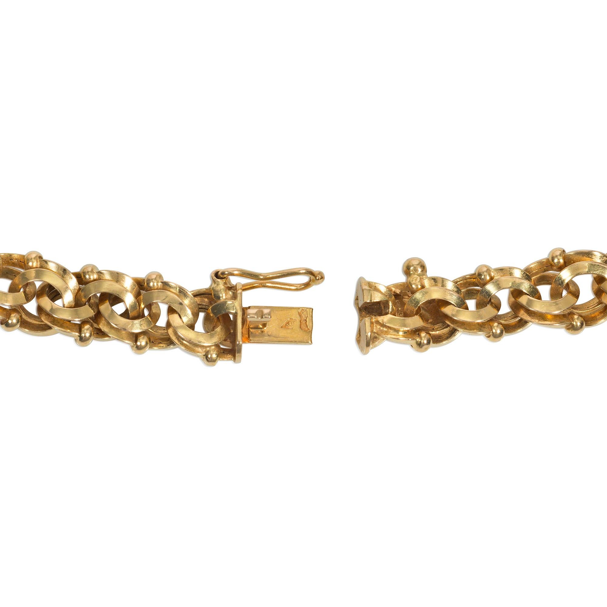 Victorian Antique 19th Century Gold Graduated Loop-in-Loop Chain Necklace For Sale