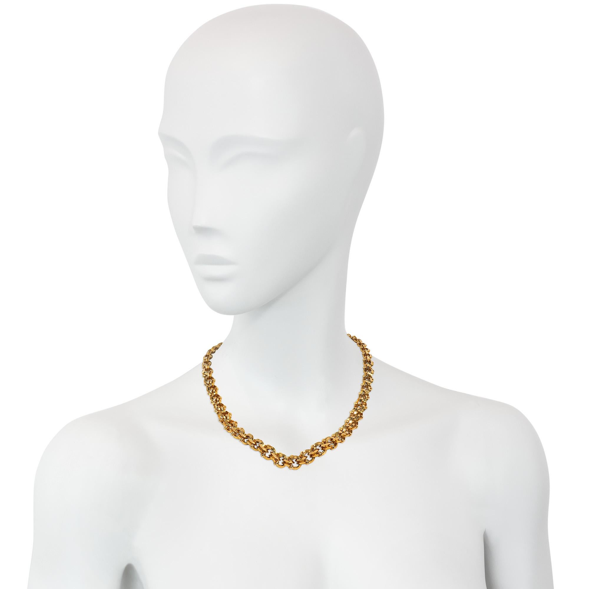 Antique 19th Century Gold Graduated Loop-in-Loop Chain Necklace In Good Condition For Sale In New York, NY