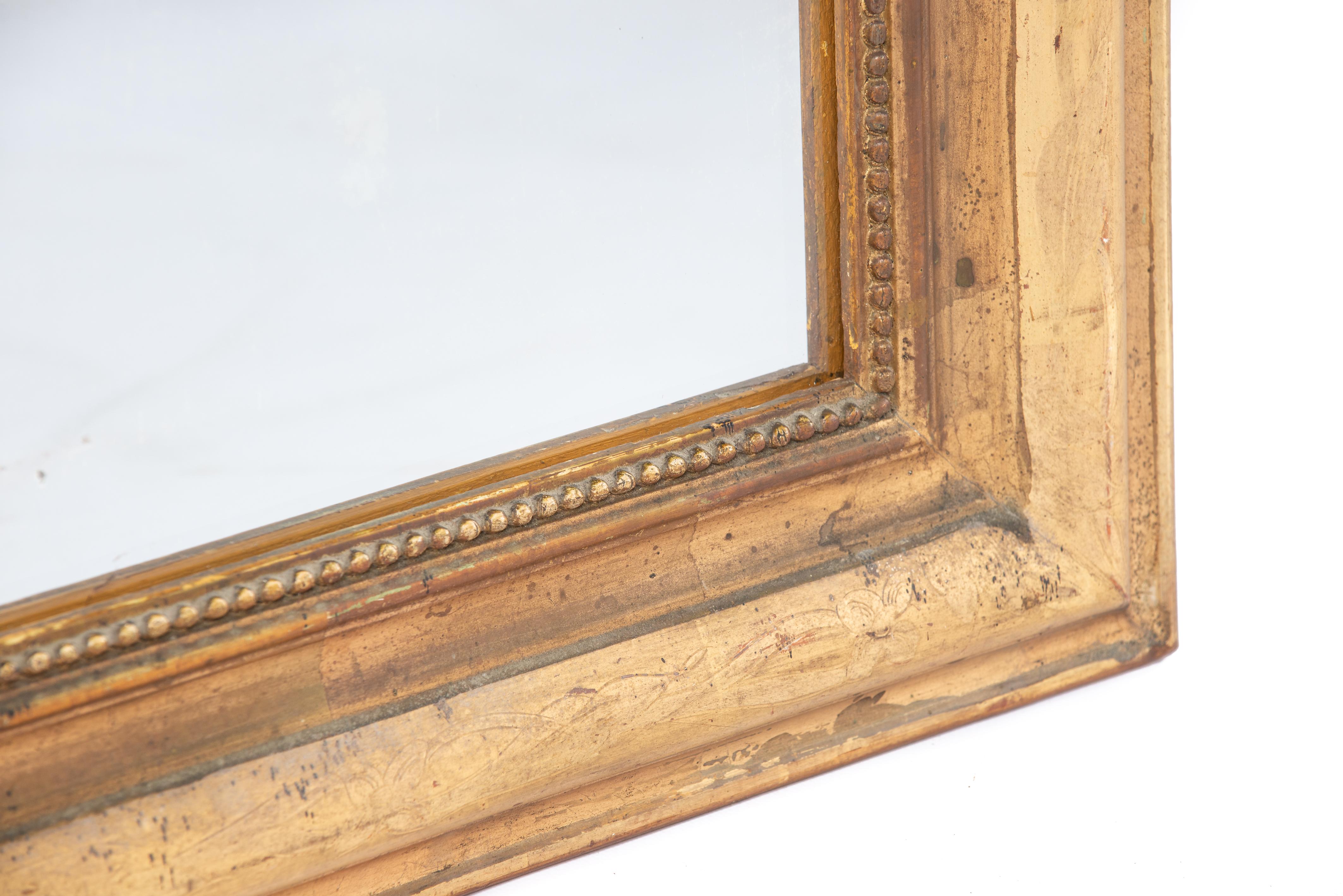 Antique 19th-century gold leaf gilt and engraved French Louis Philippe Mirror In Good Condition For Sale In Casteren, NL