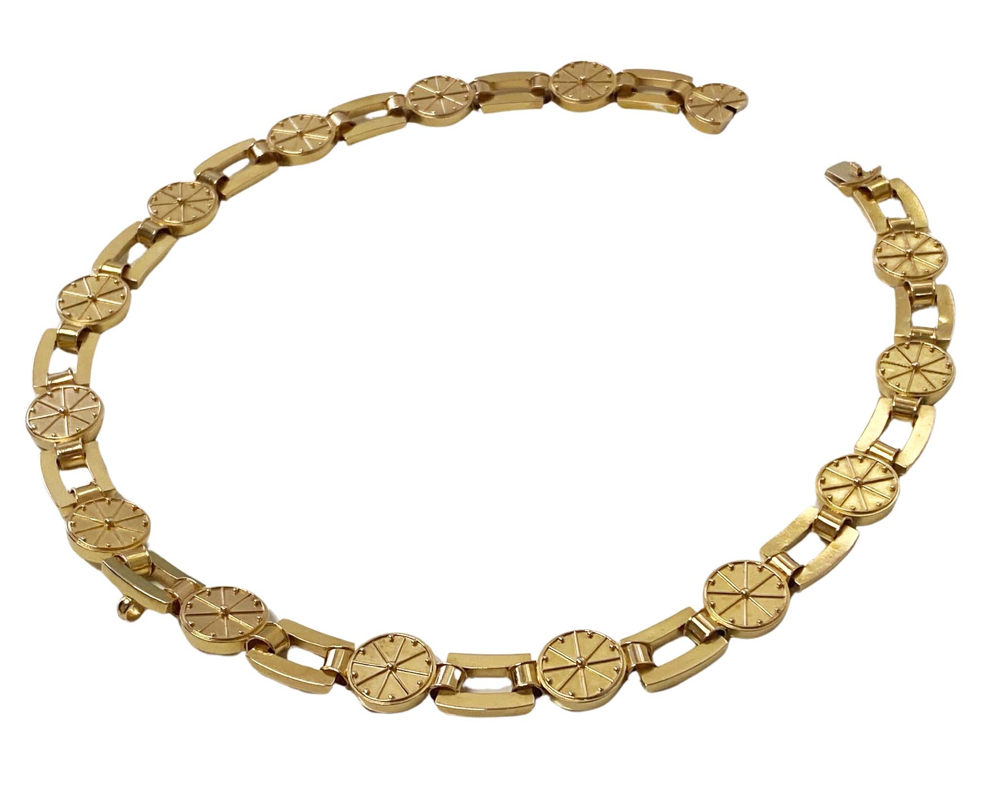 Antique 19th century Gold Necklace English Circa 1860 In Good Condition For Sale In Toronto, ON