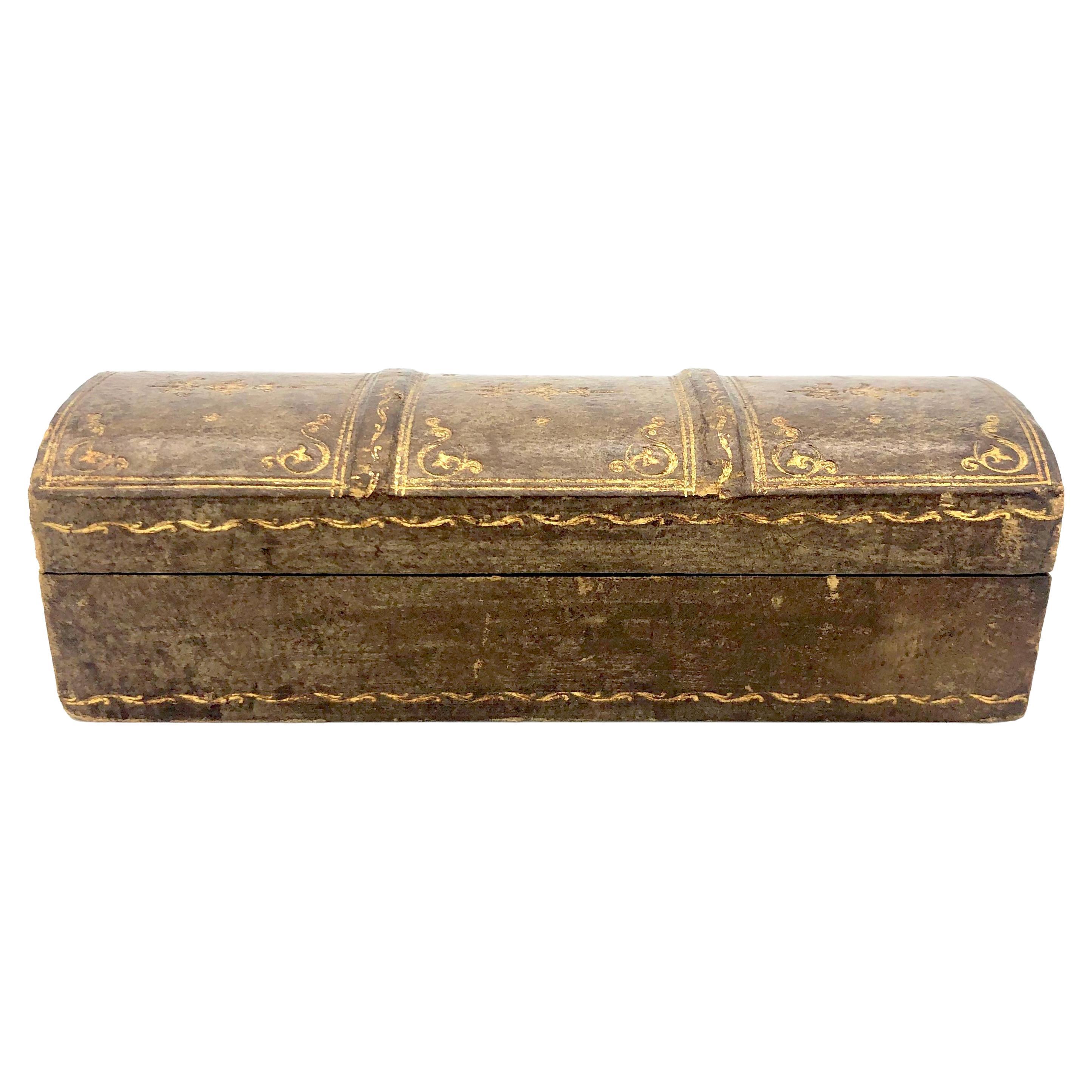 Boîte sacrée du 19ème siècle en cuir embossé or et bois, Paris  en vente
