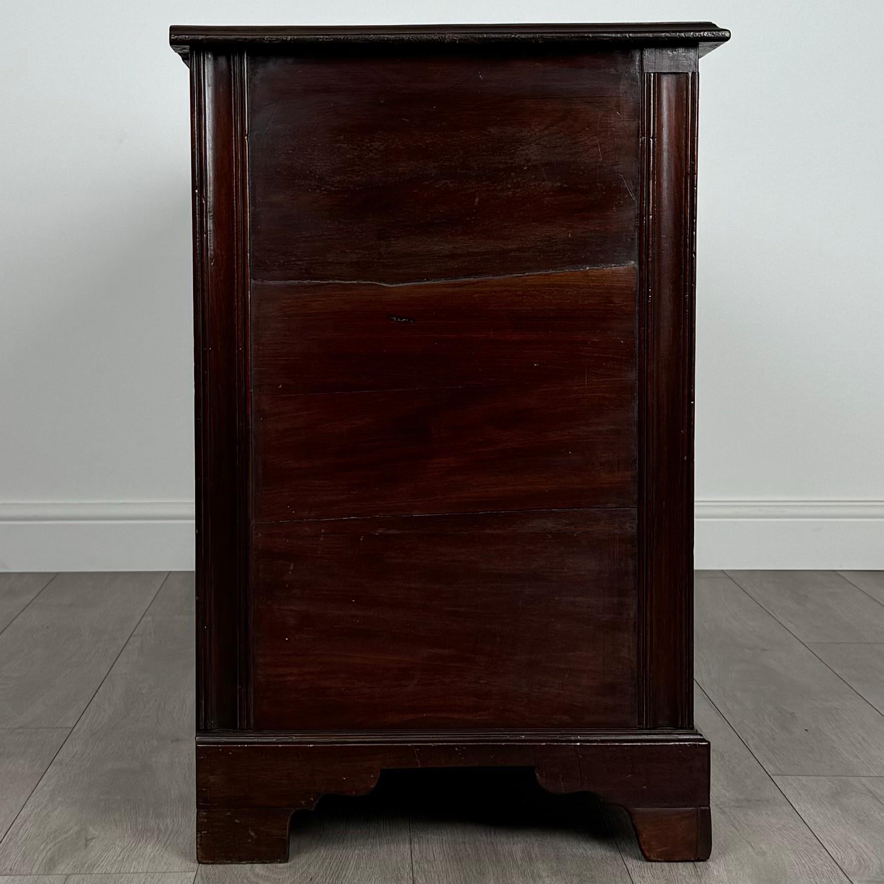 Bureau ancien du 19ème siècle de bonne qualité en acajou ( REF AF-3734 ) en vente 2