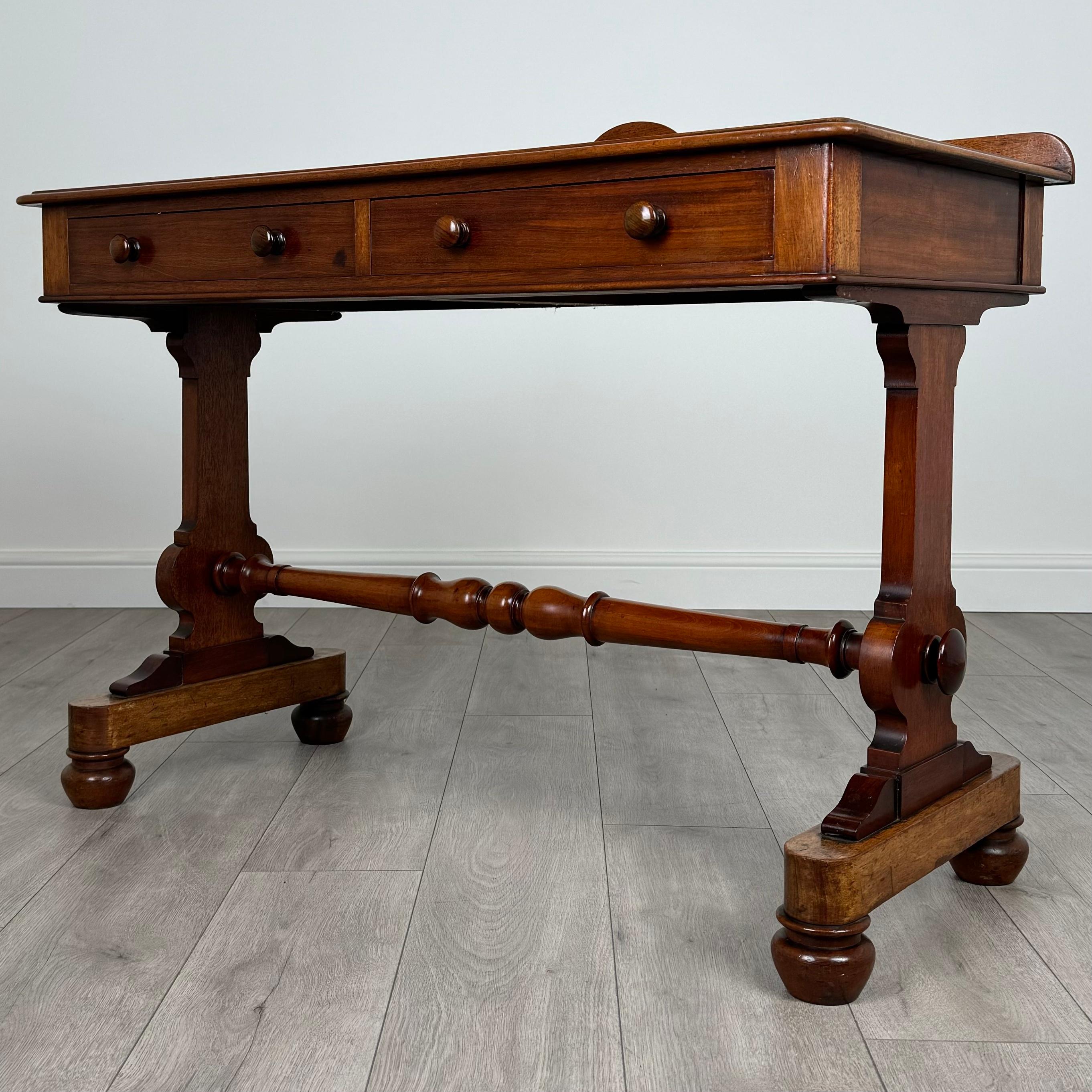 Britannique Table d'appoint ancienne du 19ème siècle en acajou de bonne qualité (REF AF-3639) en vente