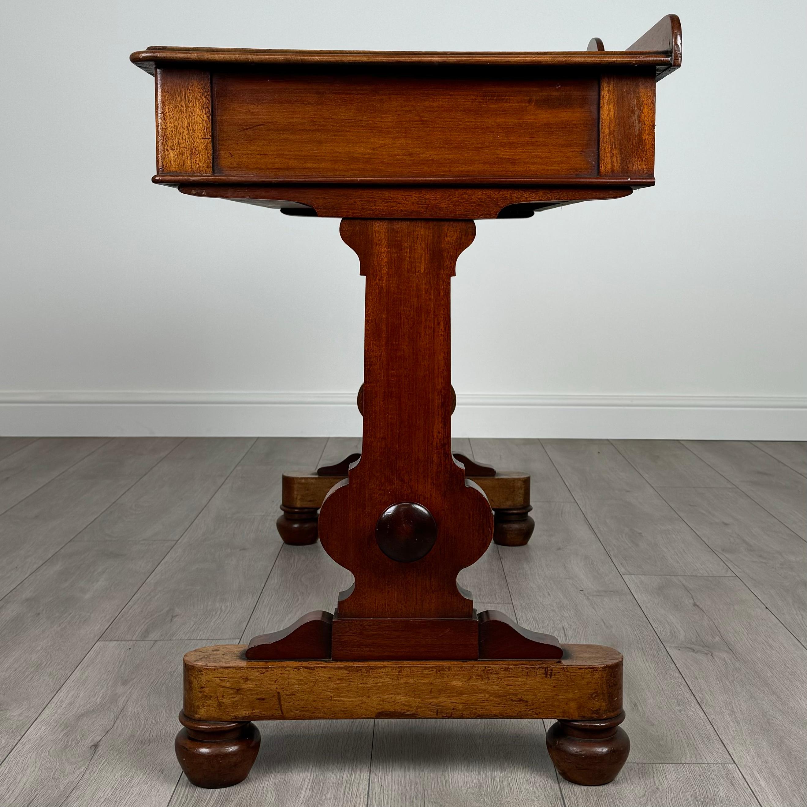 Table d'appoint ancienne du 19ème siècle en acajou de bonne qualité (REF AF-3639) Bon état - En vente à Ledbury, GB