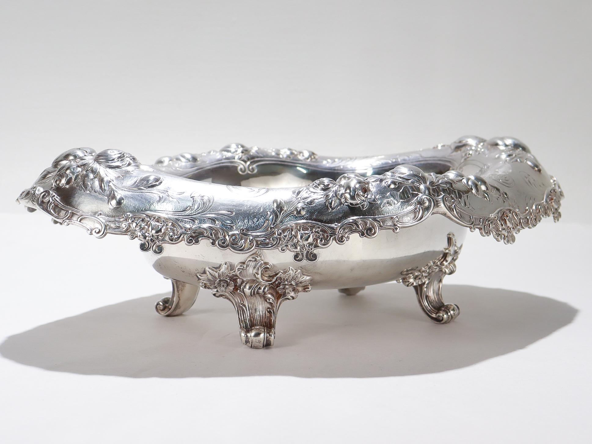 Americano Antica Fruttiera con piede in argento sterling Gorham del XIX secolo, martellata a mano in vendita