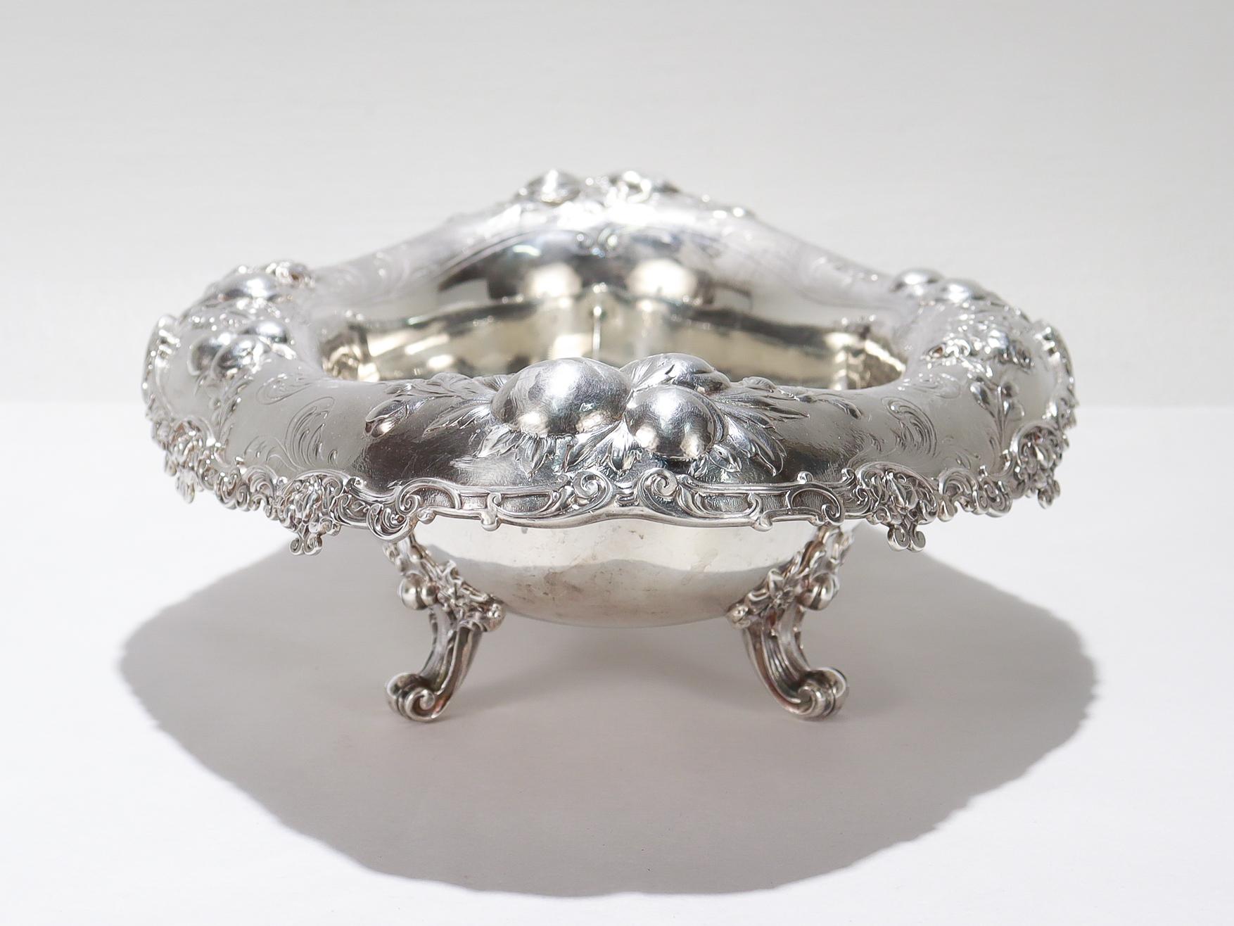 Antica Fruttiera con piede in argento sterling Gorham del XIX secolo, martellata a mano In condizioni buone in vendita a Philadelphia, PA