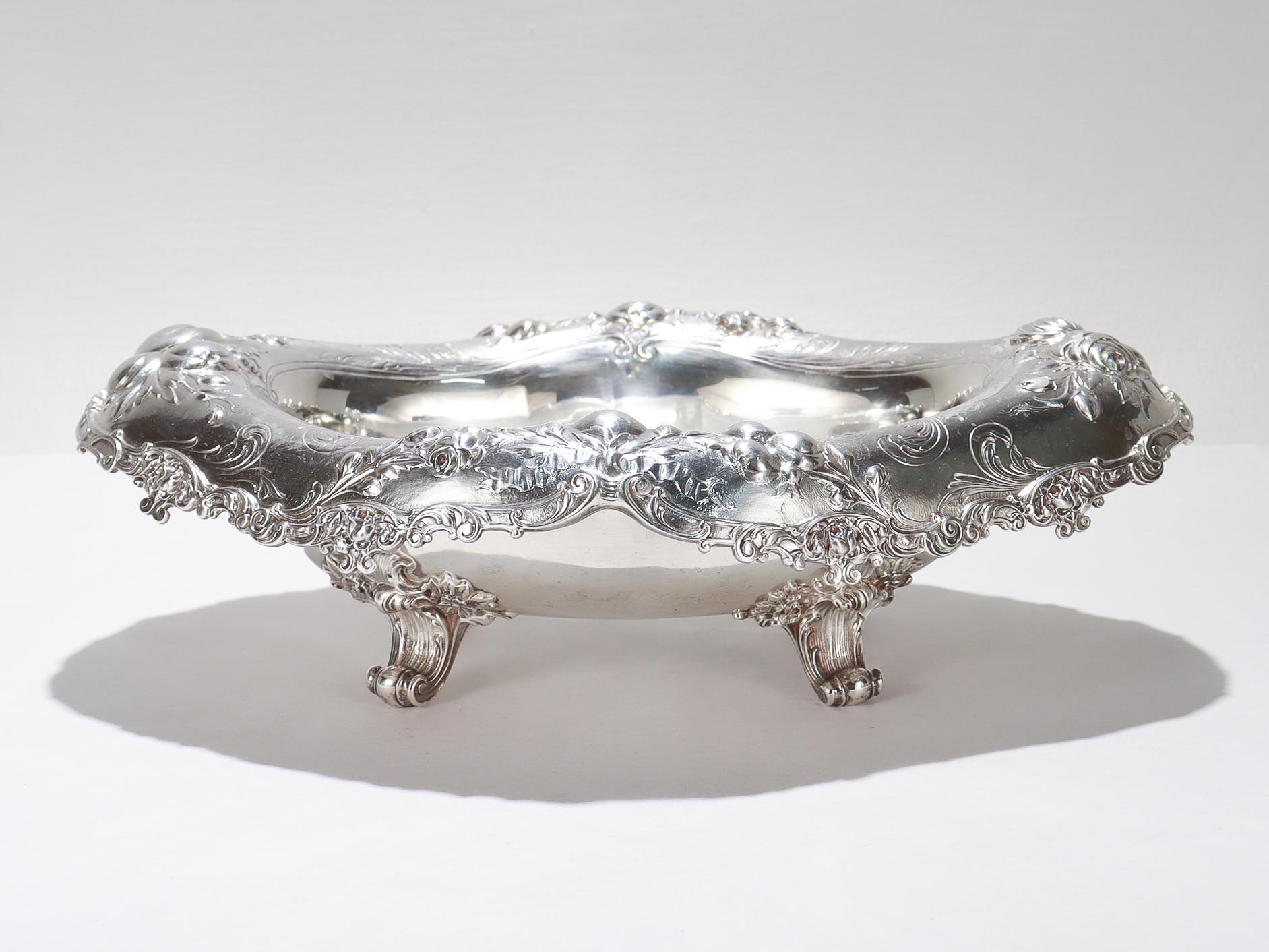 Argento 925 Antica Fruttiera con piede in argento sterling Gorham del XIX secolo, martellata a mano in vendita