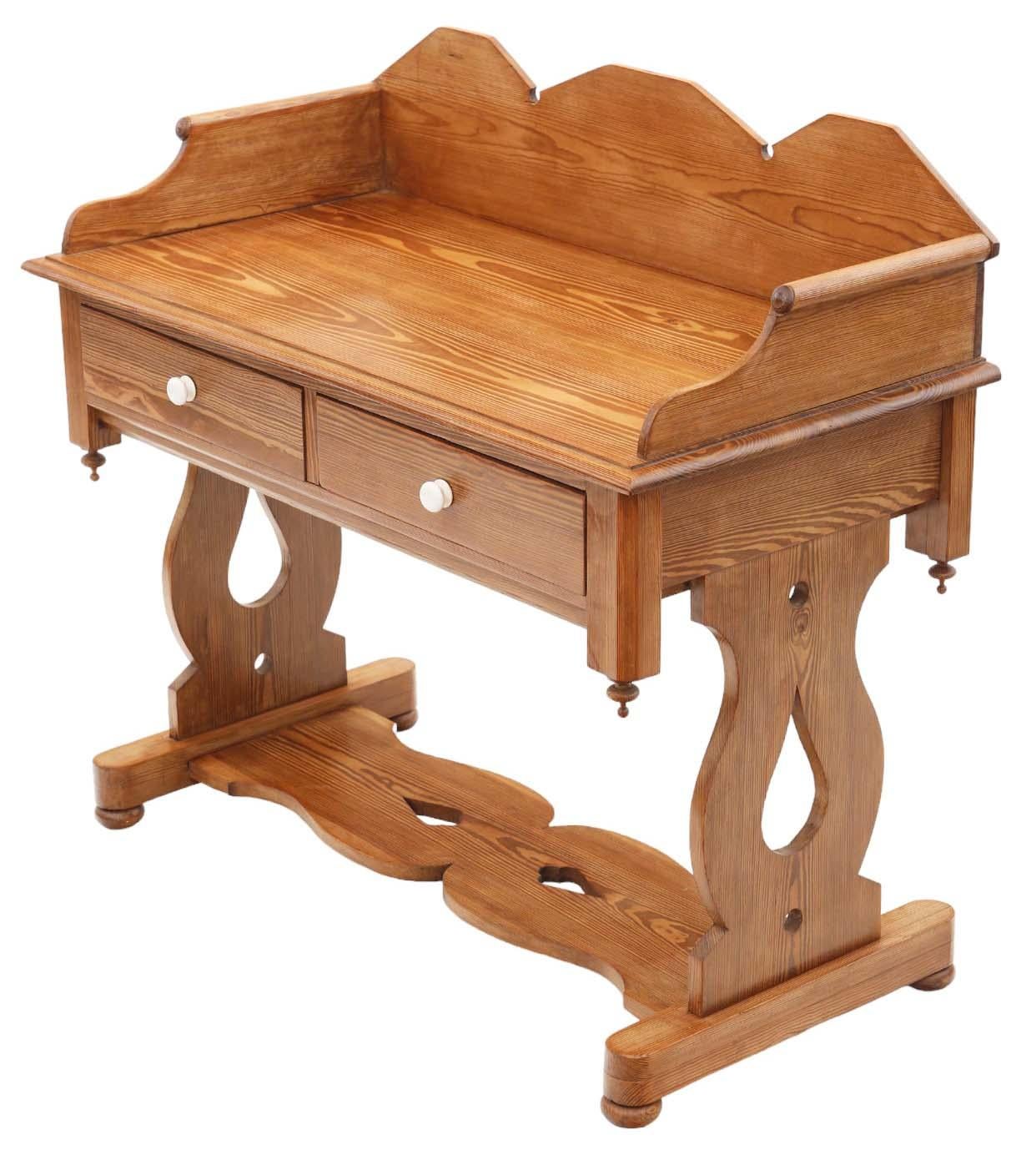 Ancien récipient gothique du 19ème siècle en pin, coiffeuse d'écriture, coiffeuse de bureau Bon état - En vente à Wisbech, Cambridgeshire