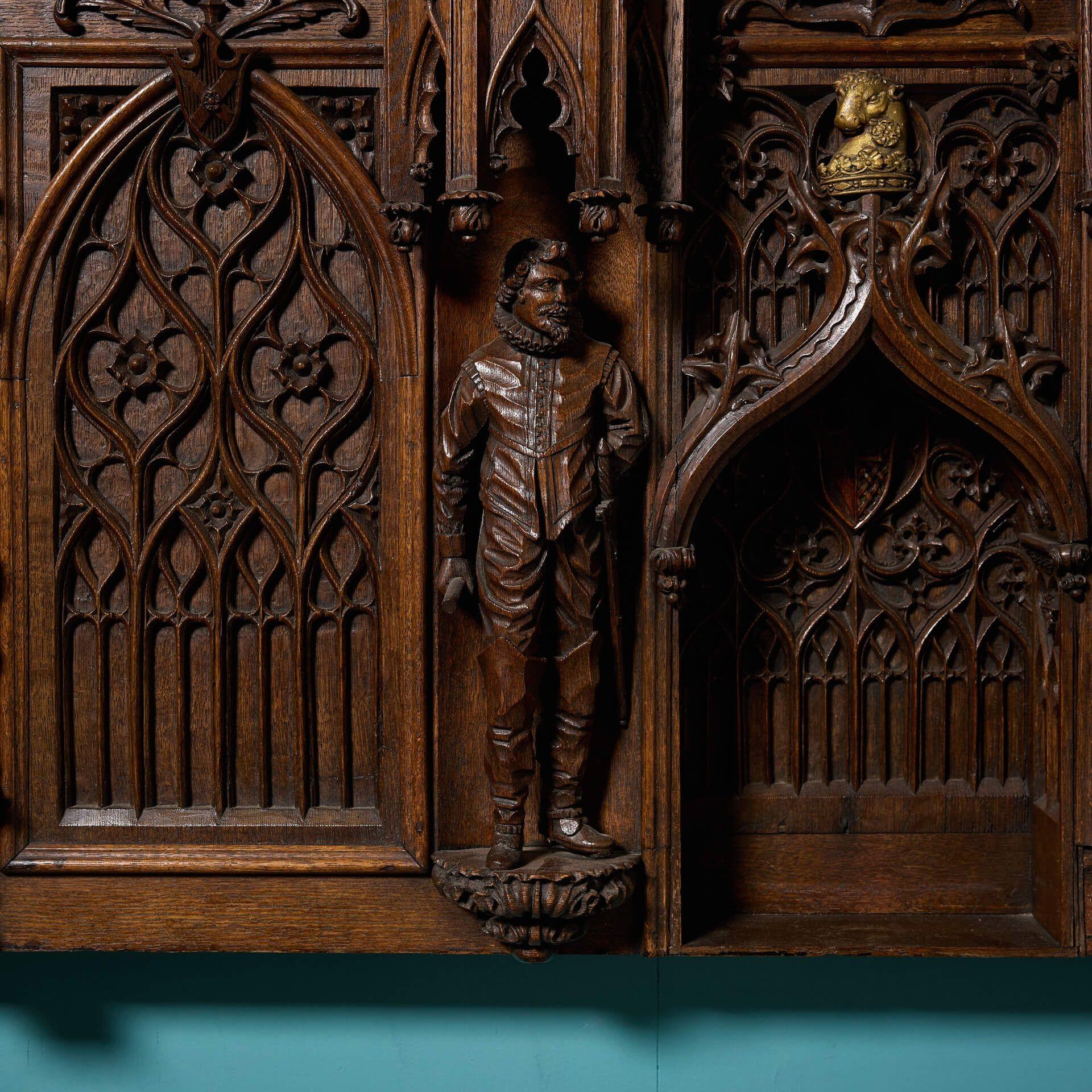 Antike dekorative Eichenholz-Wandtafel im gotischen Stil des 19. Jahrhunderts im Zustand „Relativ gut“ im Angebot in Wormelow, Herefordshire