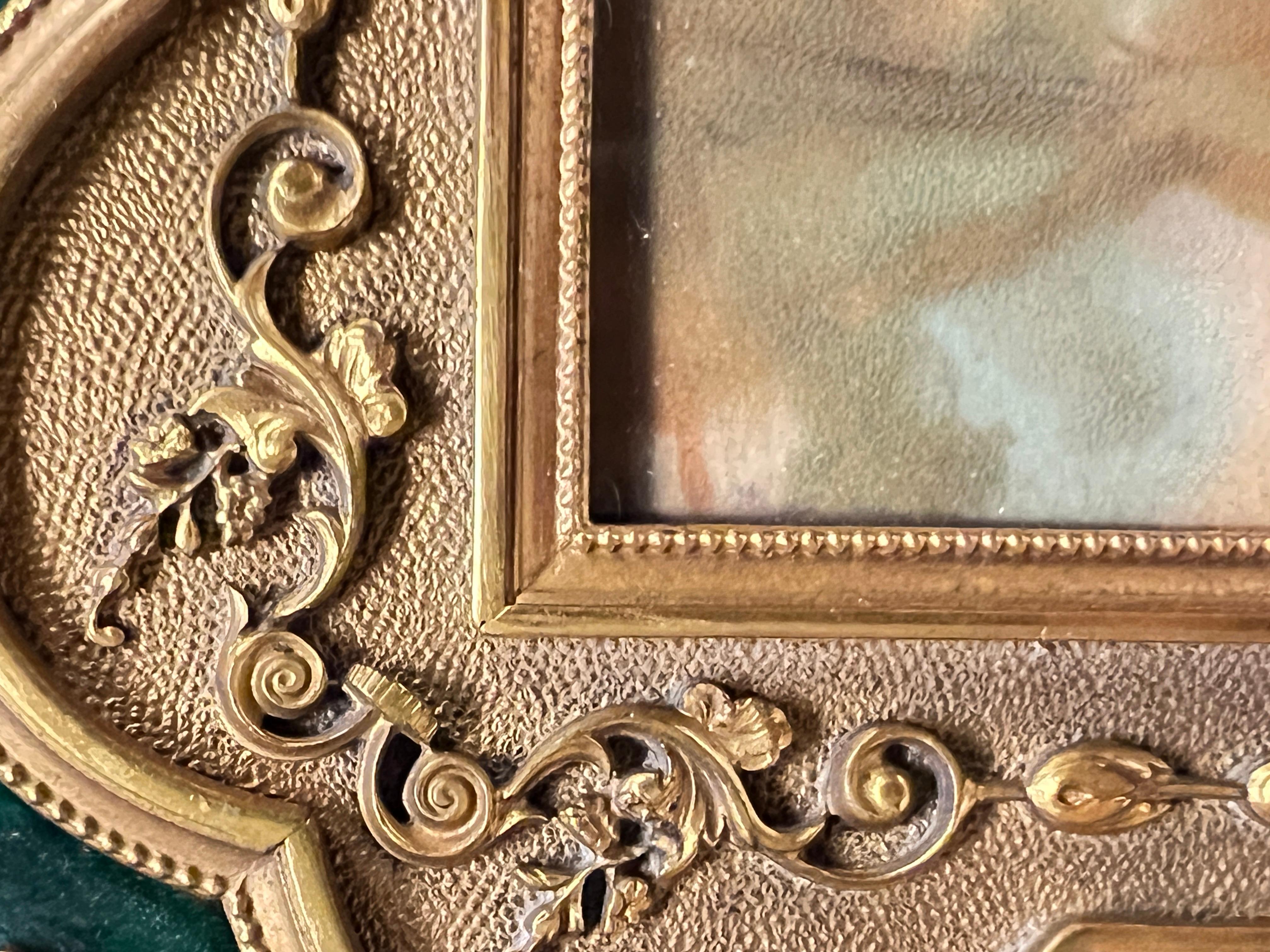 Marco antiguo de bronce dorado esmaltado en verde del siglo XIX en venta 9
