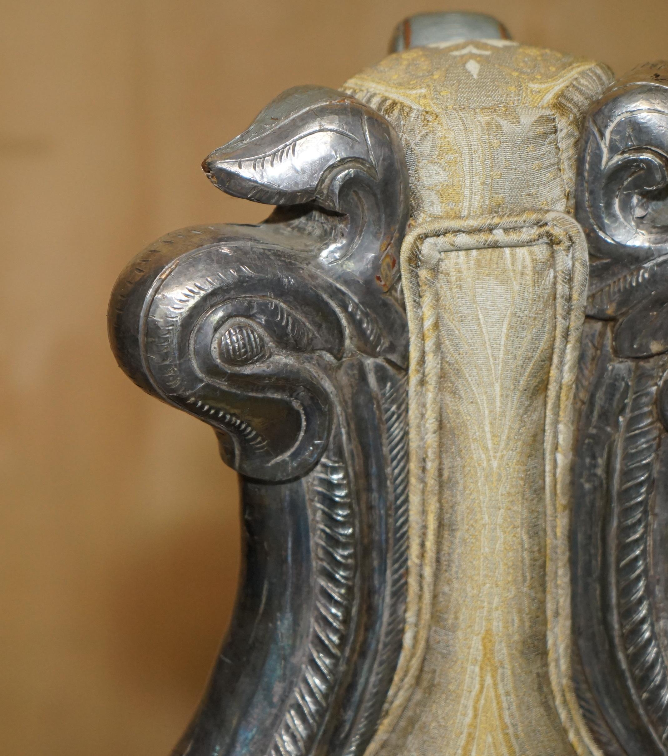ANTIQUE 19TH CENTURY HAND CARVED SiLVER METAL WRAP TETE A TETE CONVERSATION SOFA In Good Condition For Sale In West Sussex, Pulborough