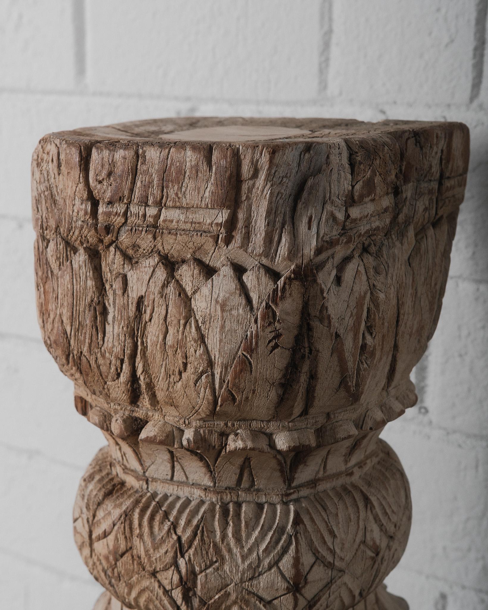 Antique 19th Century Hand-Carved Wooden Architectural Column In Distressed Condition For Sale In High Point, NC