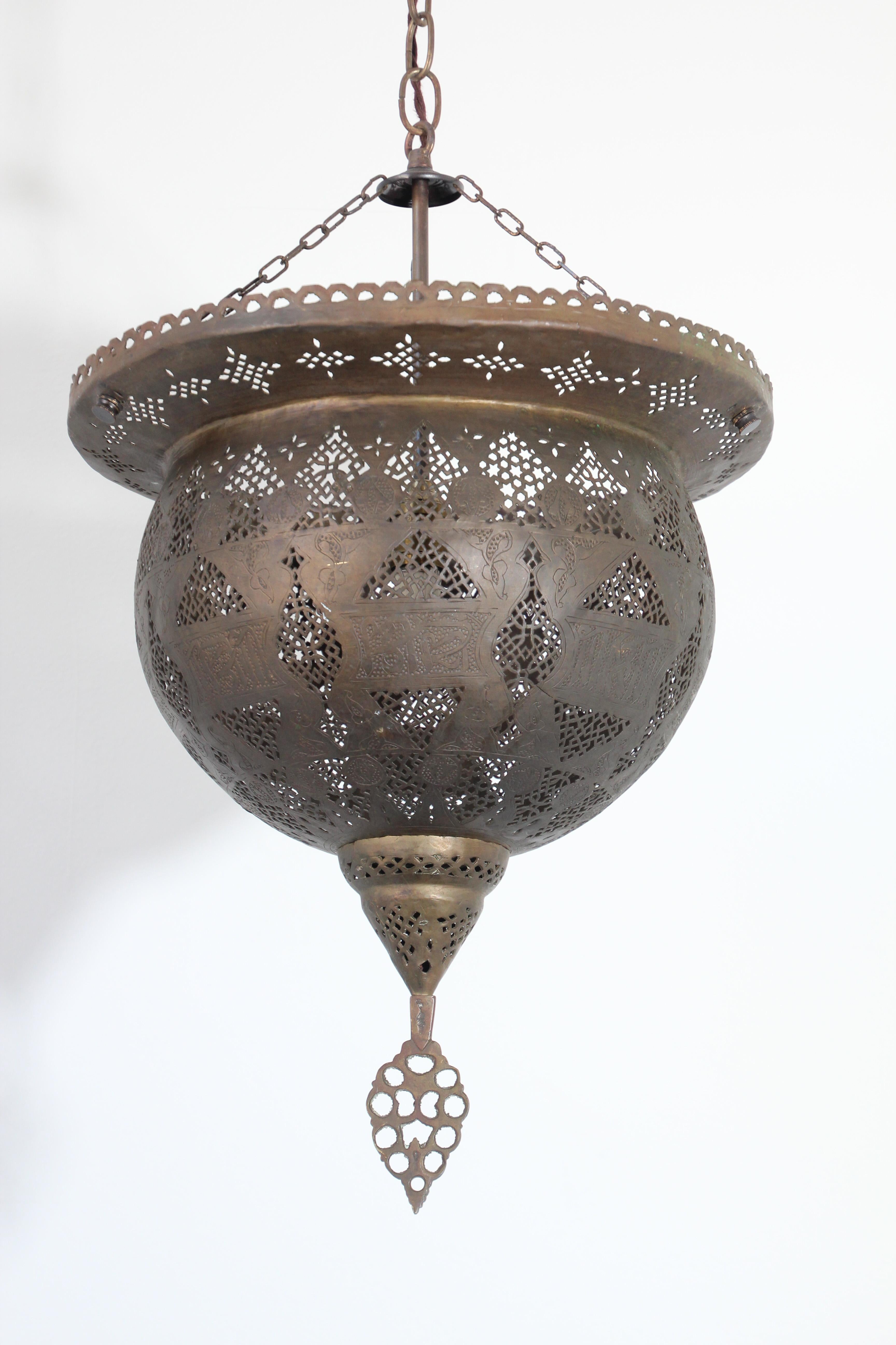 Antique 19th Century Hand-Crafted Moorish Pierced Brass Turkish Chandelier For Sale 11