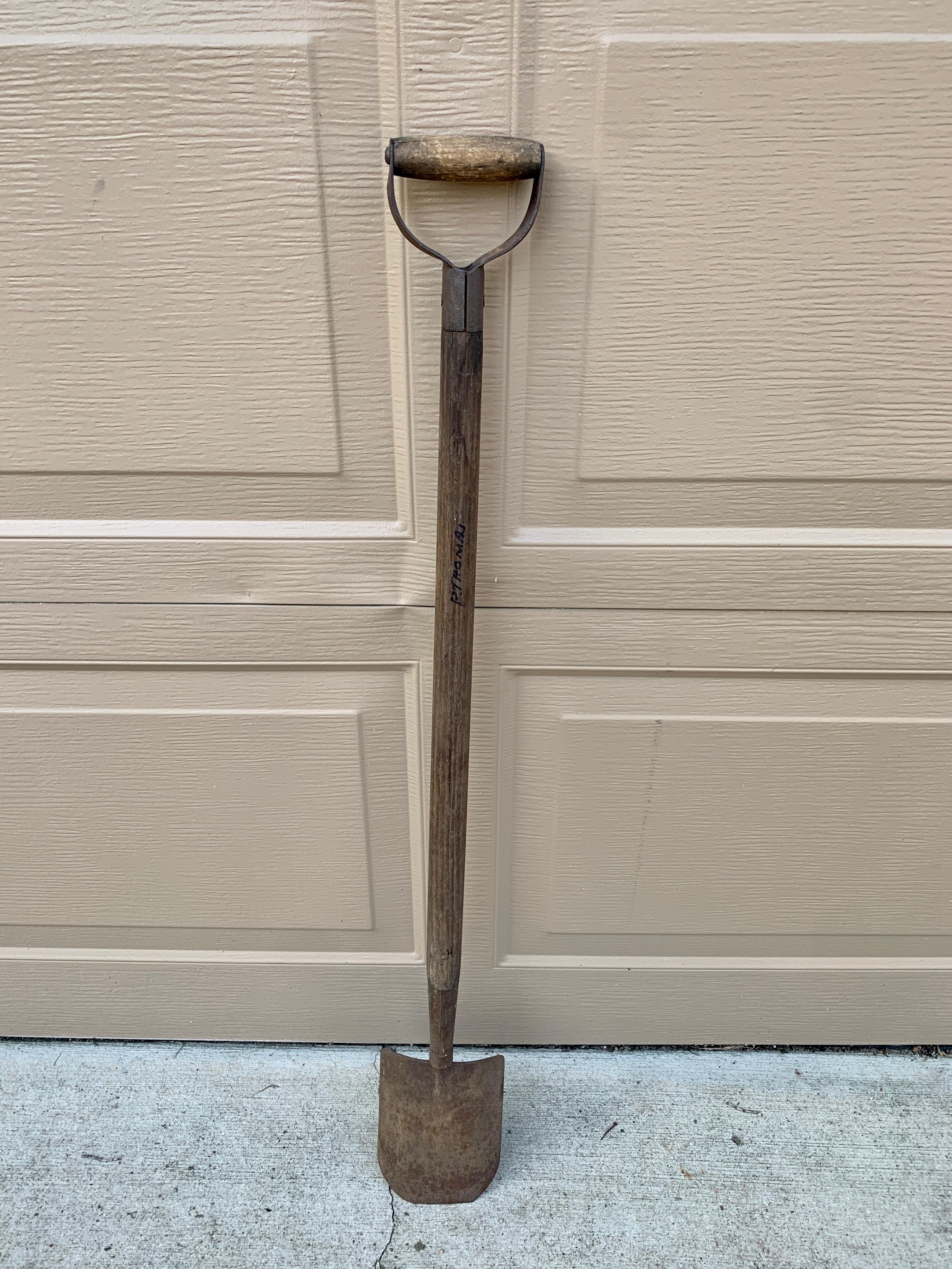 Antique 19th Century Hand Made Iron and Wood Garden Shovel In Good Condition For Sale In Elkhart, IN