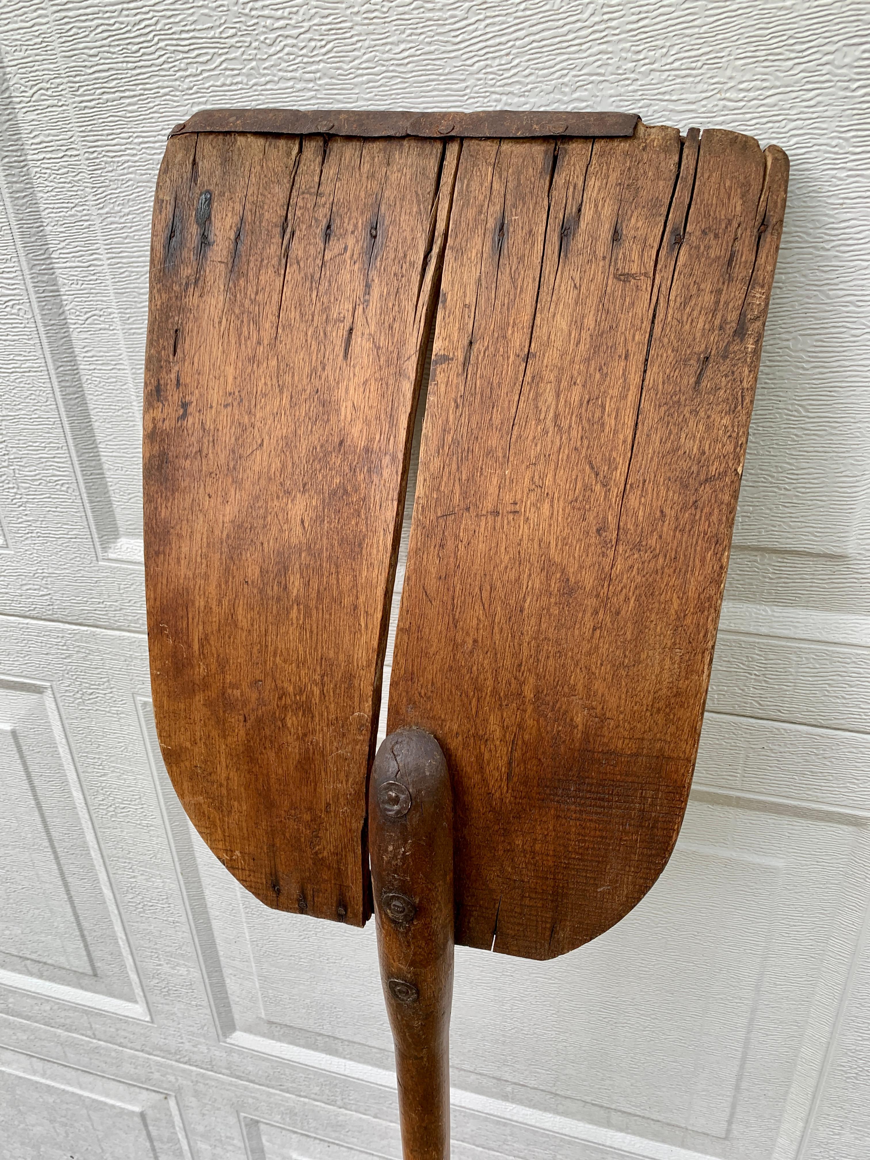 Pelle à grain en bois ancienne du 19e siècle, faite à la main en vente 2