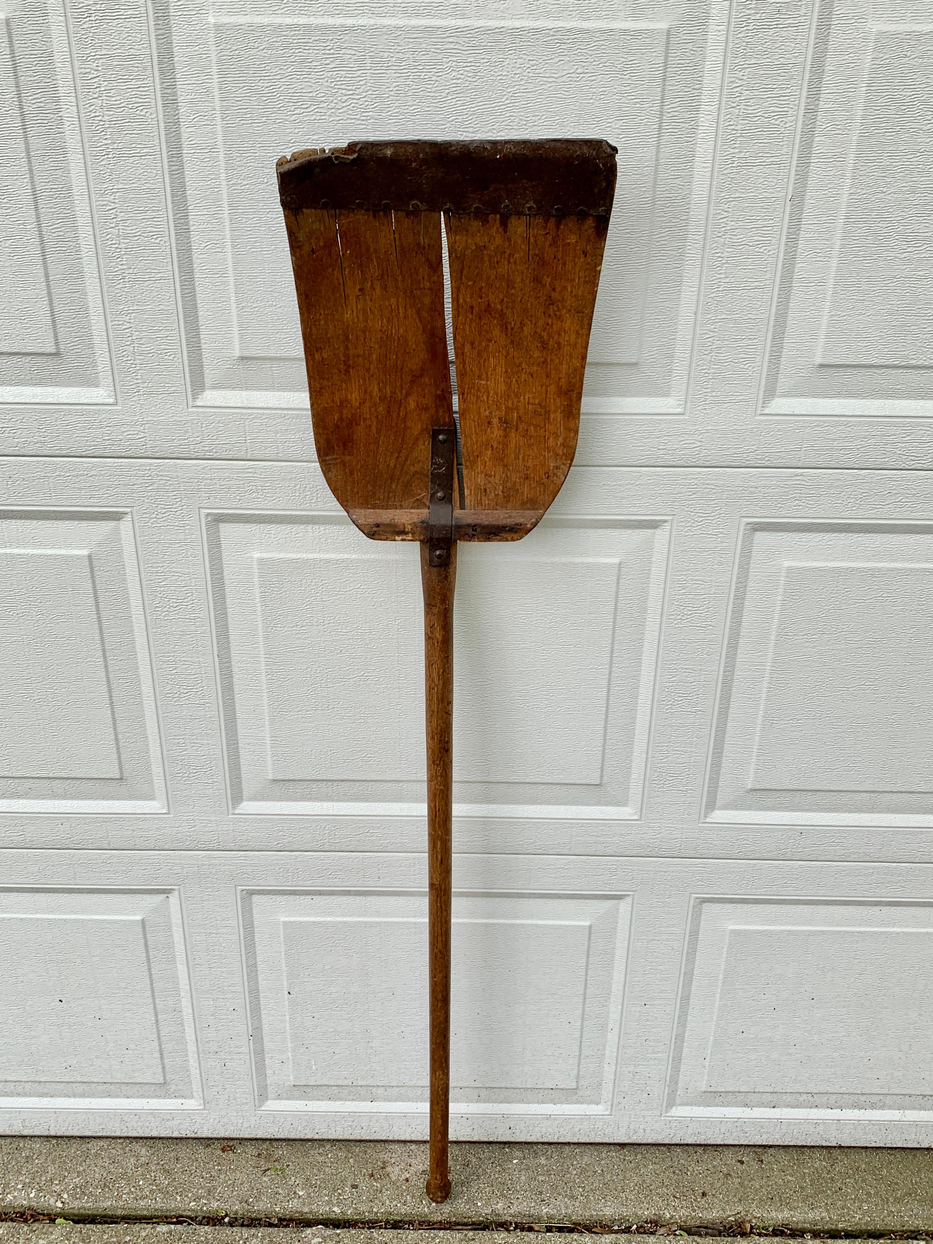 A beautiful antique rustic, farmhouse, or country wooden handmade grain shovel. This would be ideal for an installation on a large wall on a custom wall mount. 

USA, circa late 19th century

Measures: 11.5