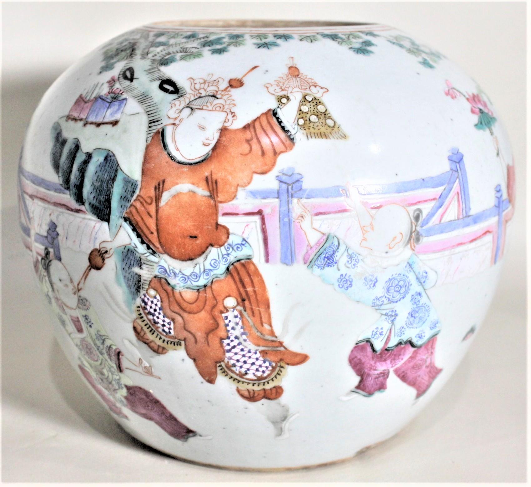 Ancienne jarre à couvercle en porcelaine chinoise du 19ème siècle peinte à la main en vente 1