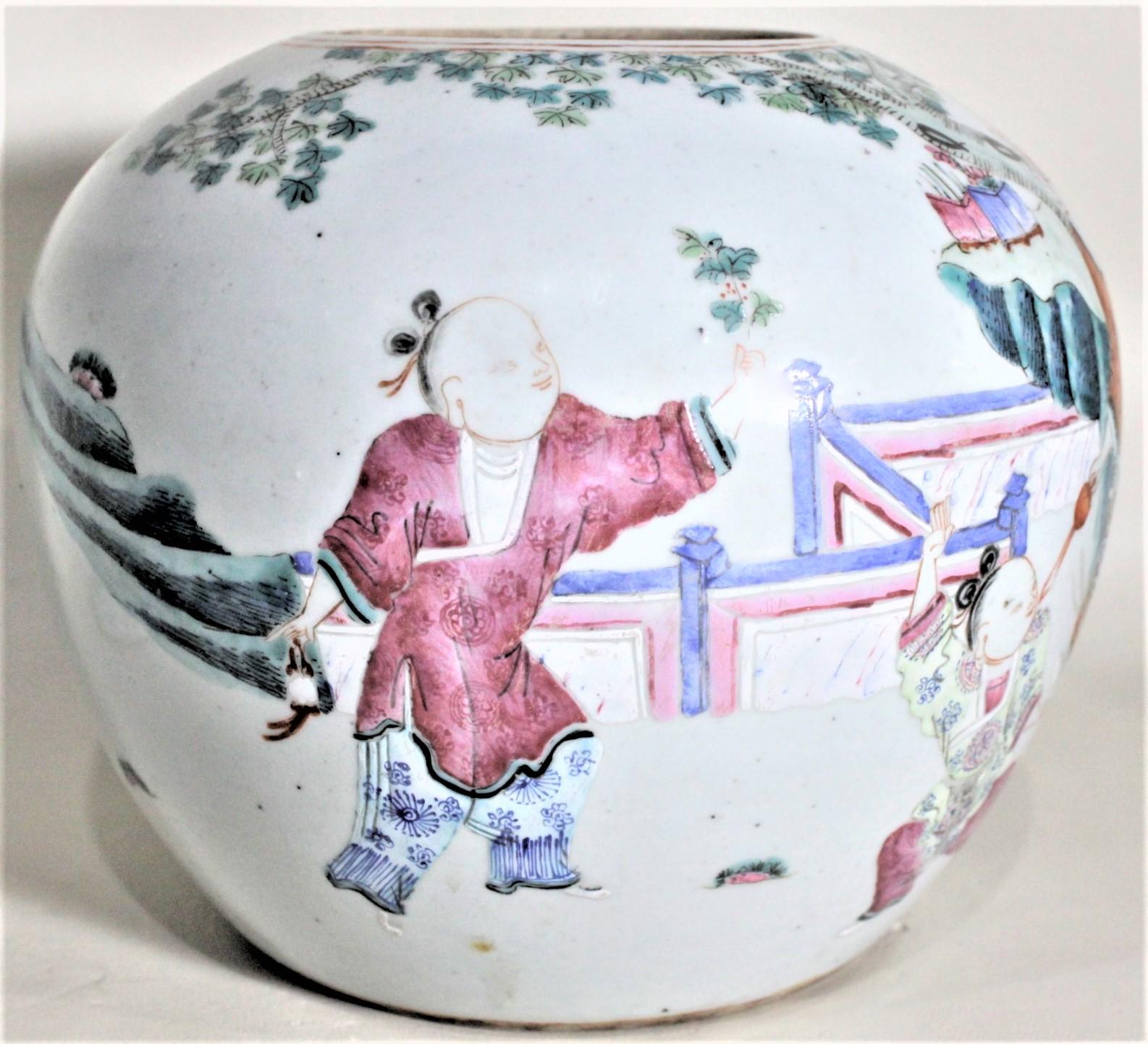 Ancienne jarre à couvercle en porcelaine chinoise du 19ème siècle peinte à la main en vente 2