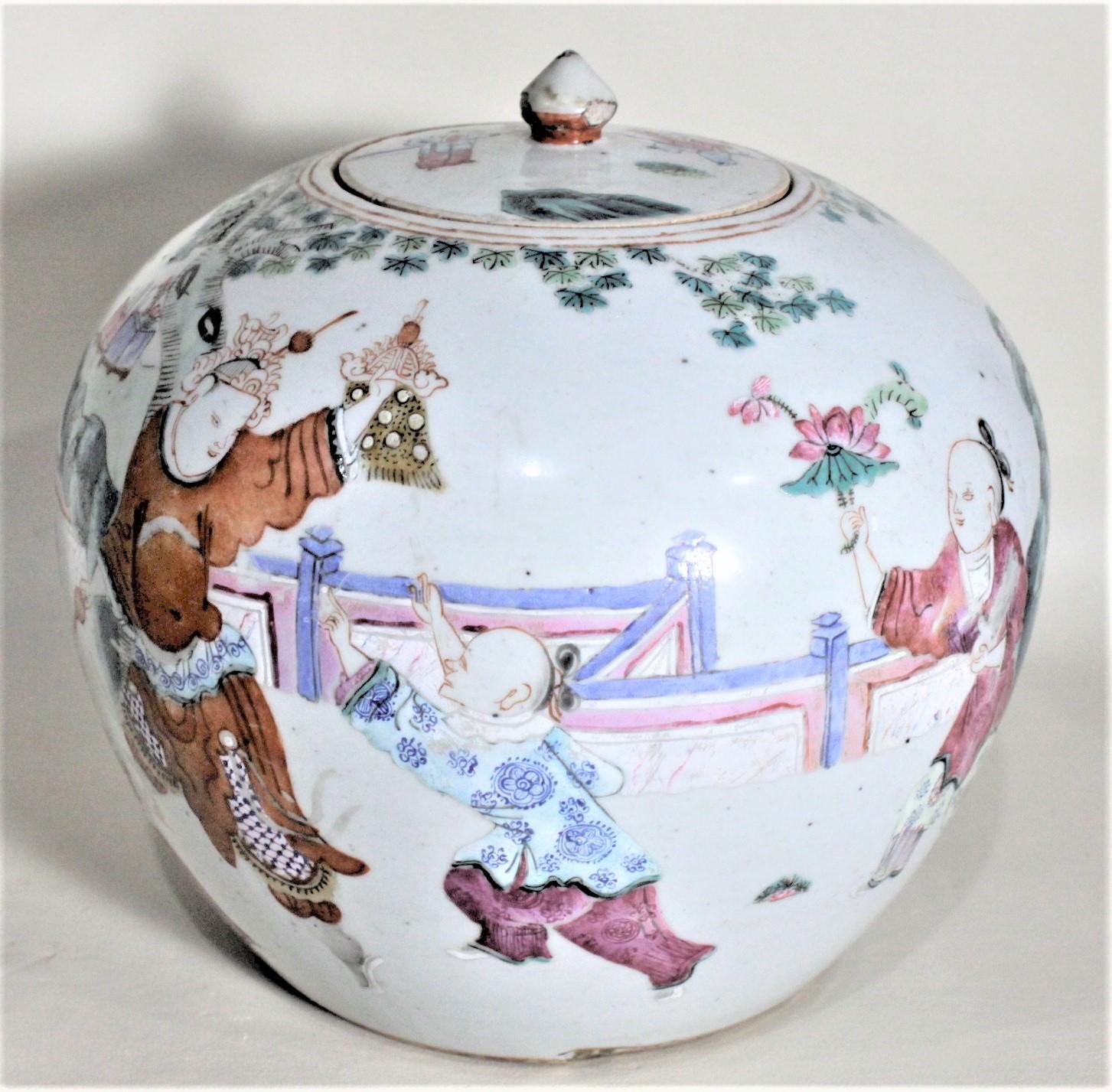 Chinois Ancienne jarre à couvercle en porcelaine chinoise du 19ème siècle peinte à la main en vente
