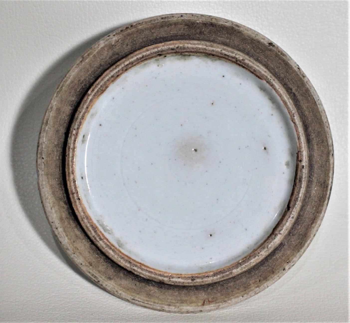 Antico vaso con coperchio in porcellana cinese dipinto a mano del XIX secolo in vendita 1