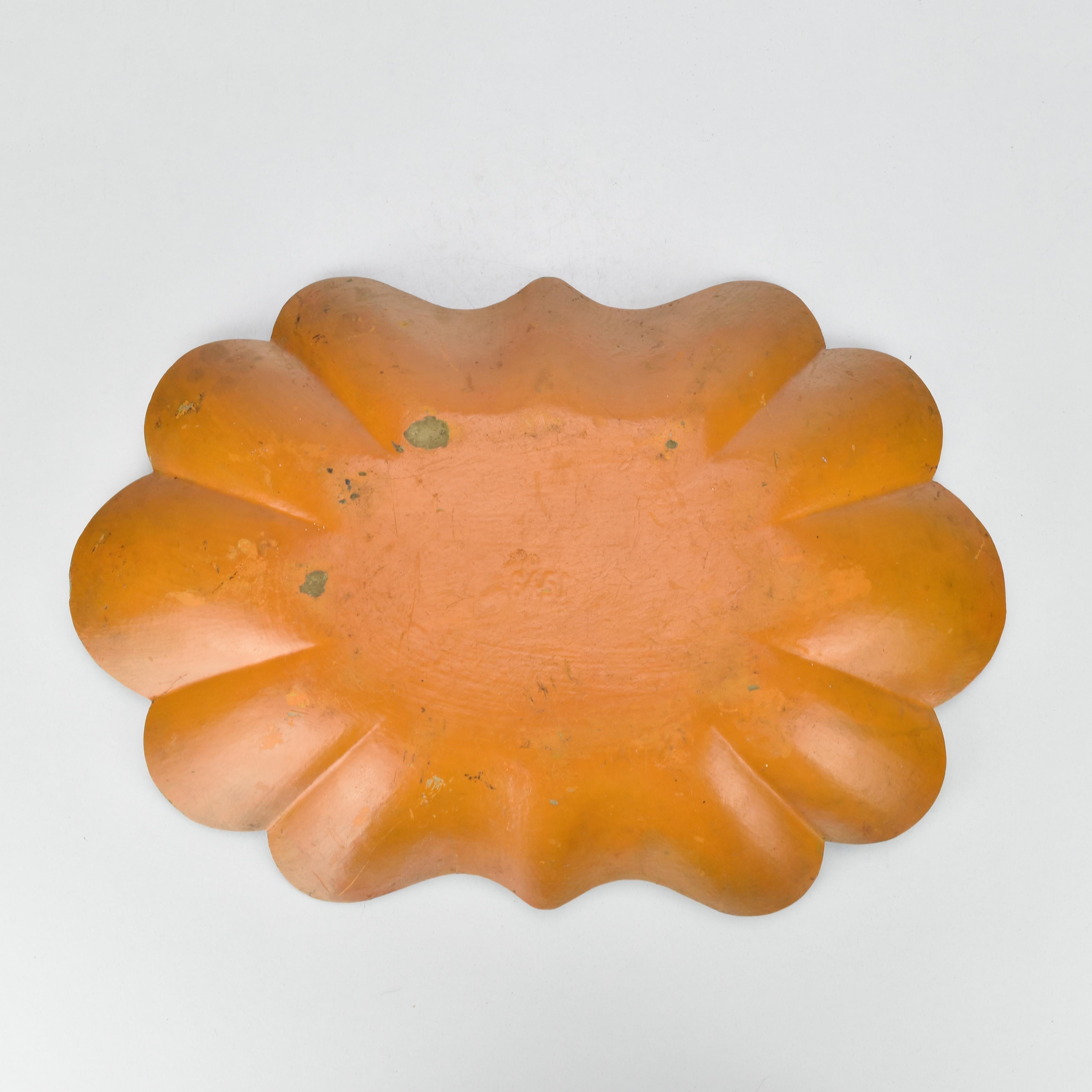 Chinoiseries Ancien plat en papier mâché lobé du 19e siècle peint à la main Motif de fruits Wabi Sabi en vente