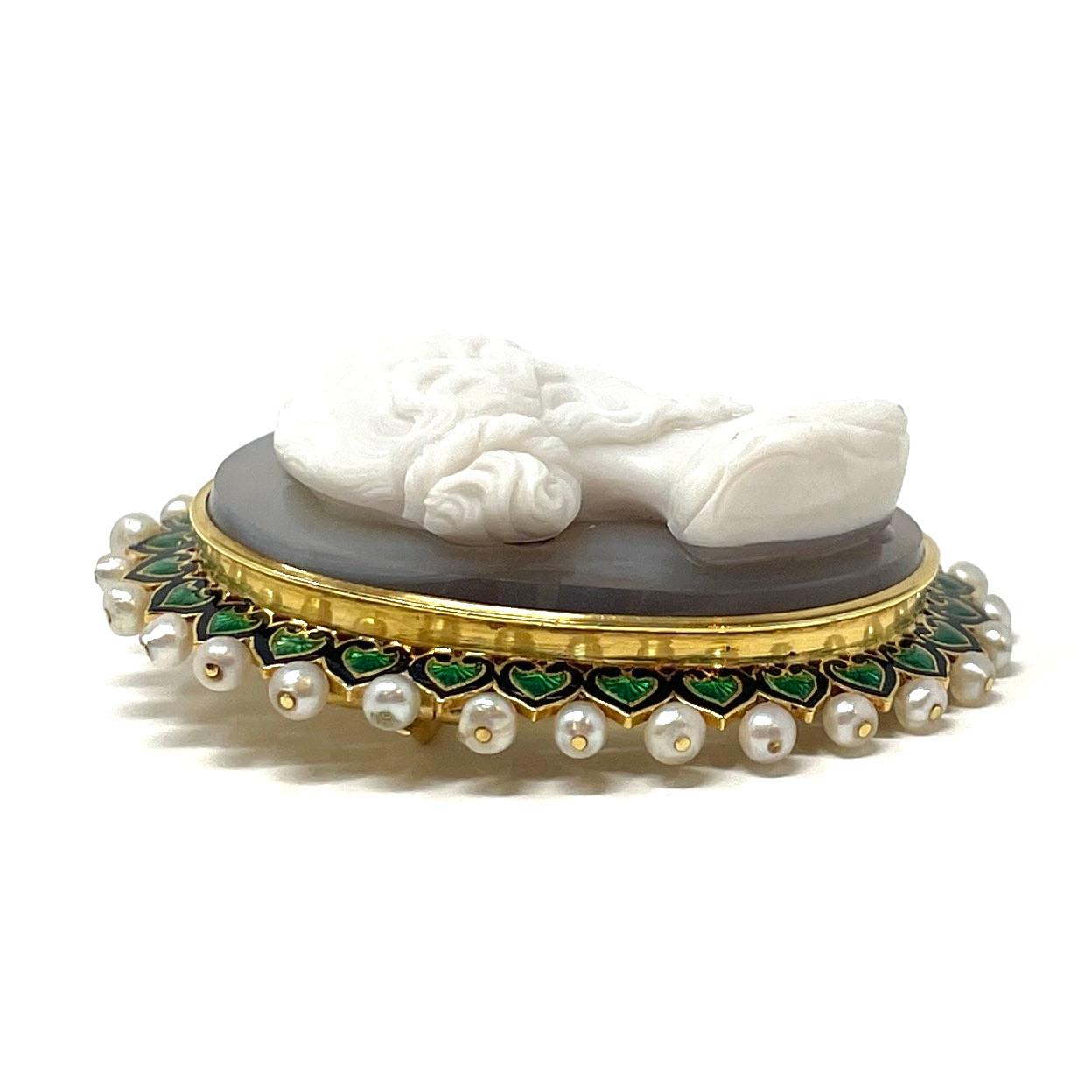 Antique 19th Century Hardstone Cameo Brooch in 18K French Enameled Setting In Good Condition For Sale In New Orleans, LA