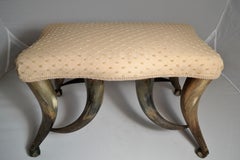 Antiguo taburete de cuerno del siglo XIX