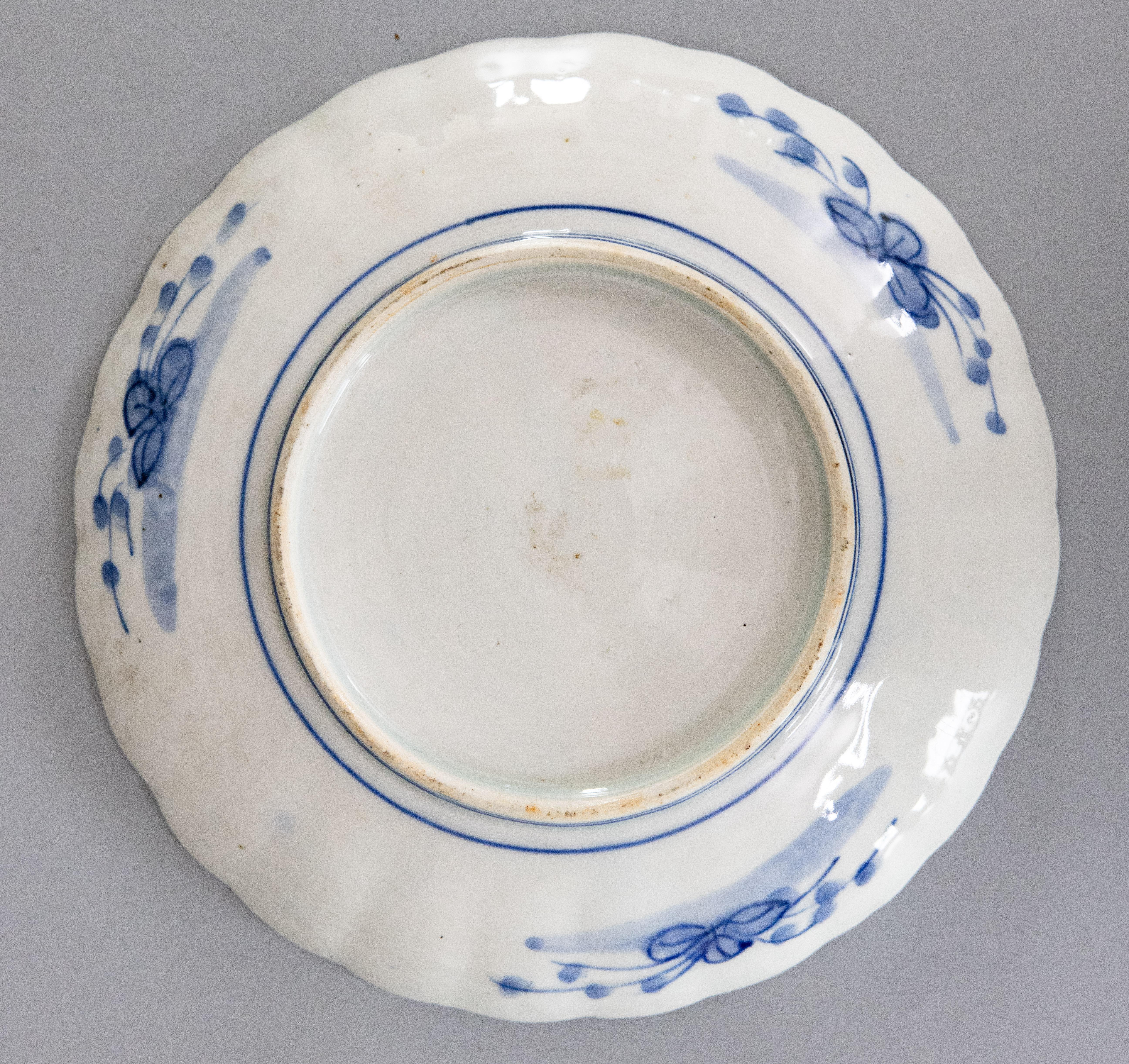 Antique 19th Century Japanese Imari Scalloped Plate In Good Condition For Sale In Pearland, TX