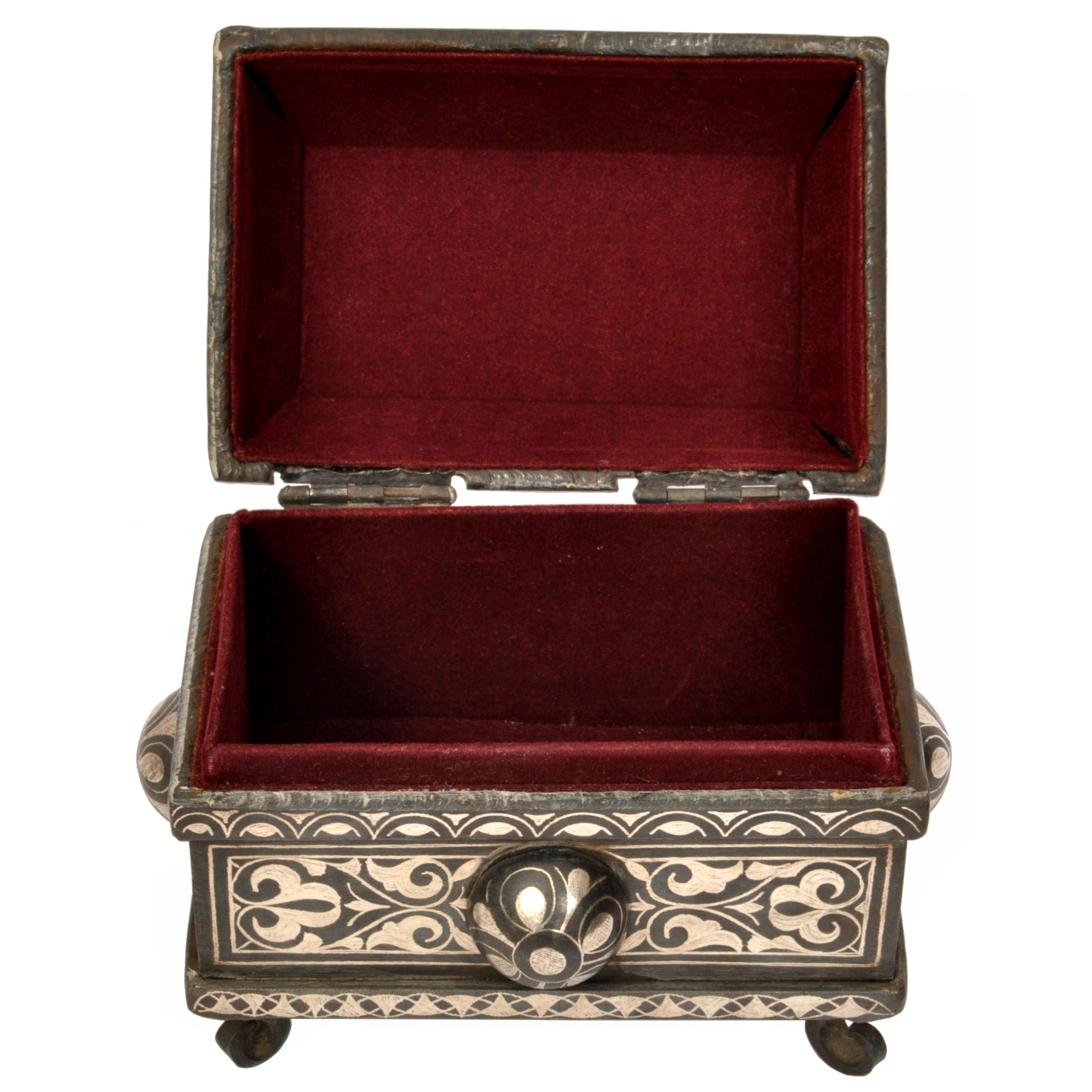 Antique 19th Century Indian Bidriware Pandan Silver & Brass Casket Jewelry Box  For Sale 6